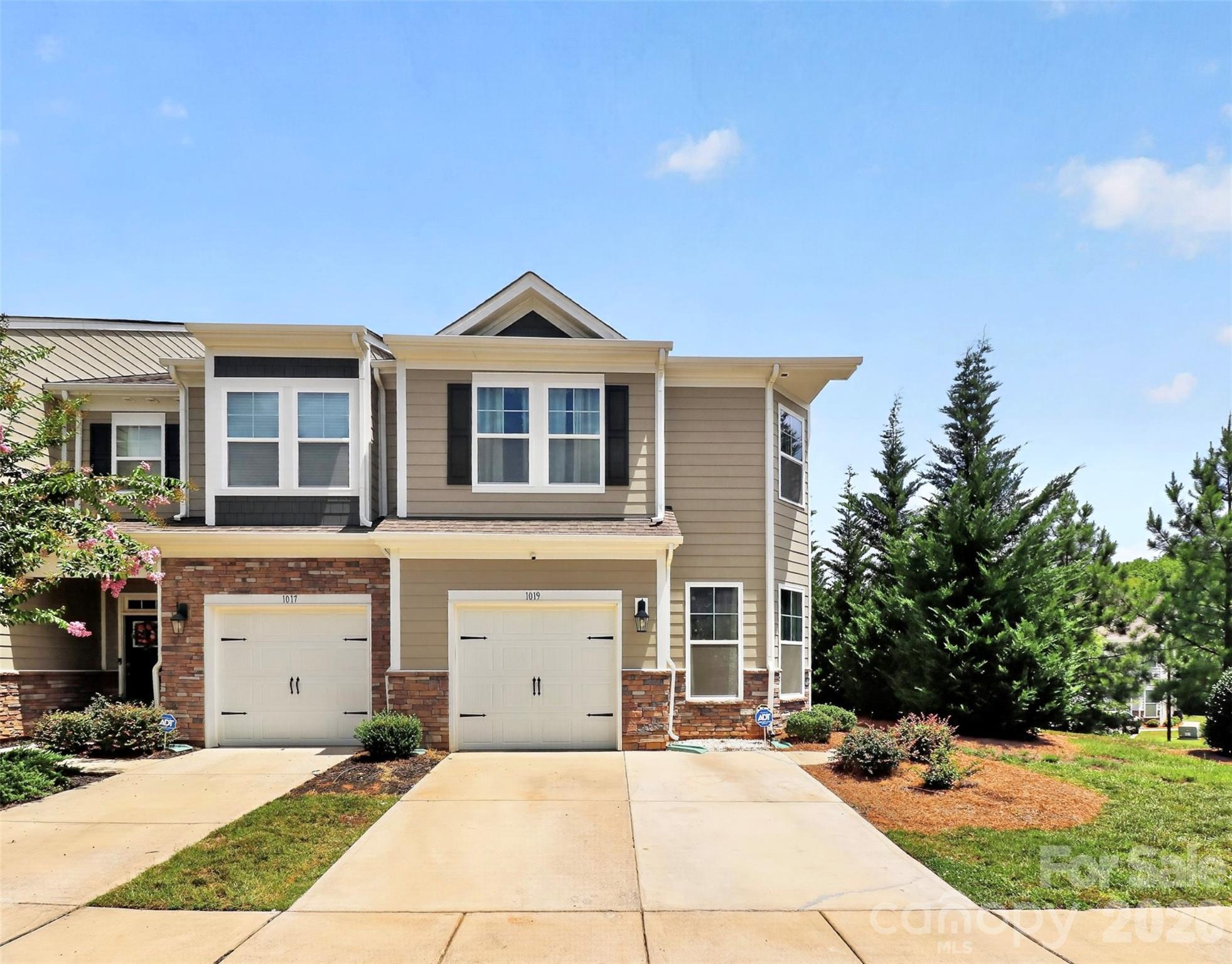 Townhouse at 1019 Chicory Trace, Clover, photo 4 of 36