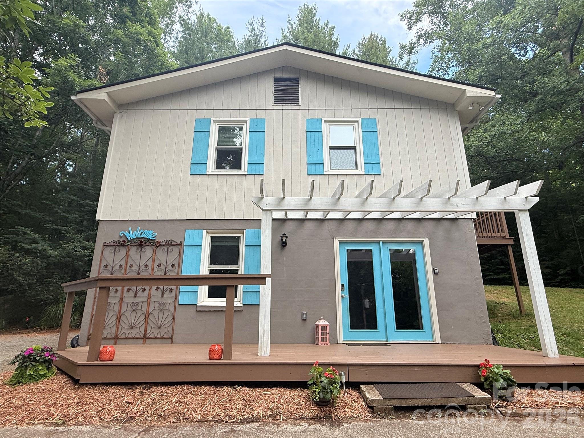 Beautiful and Fun Front Porch and Entrance. - 95 Walker Cove Road, Black Mountain
