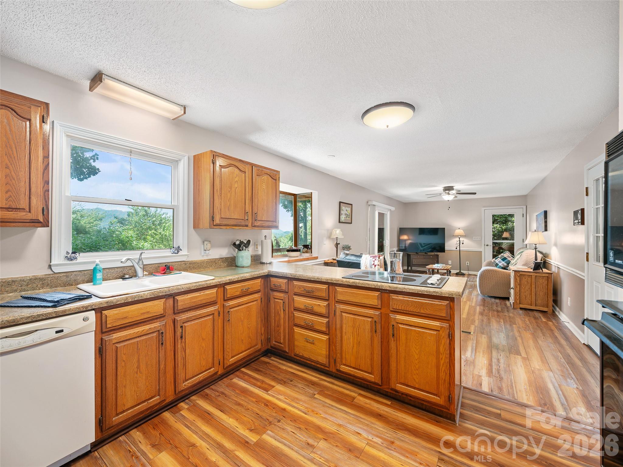 Single Family Residence at 254 Shepard Way, Burnsville, photo 3 of 28