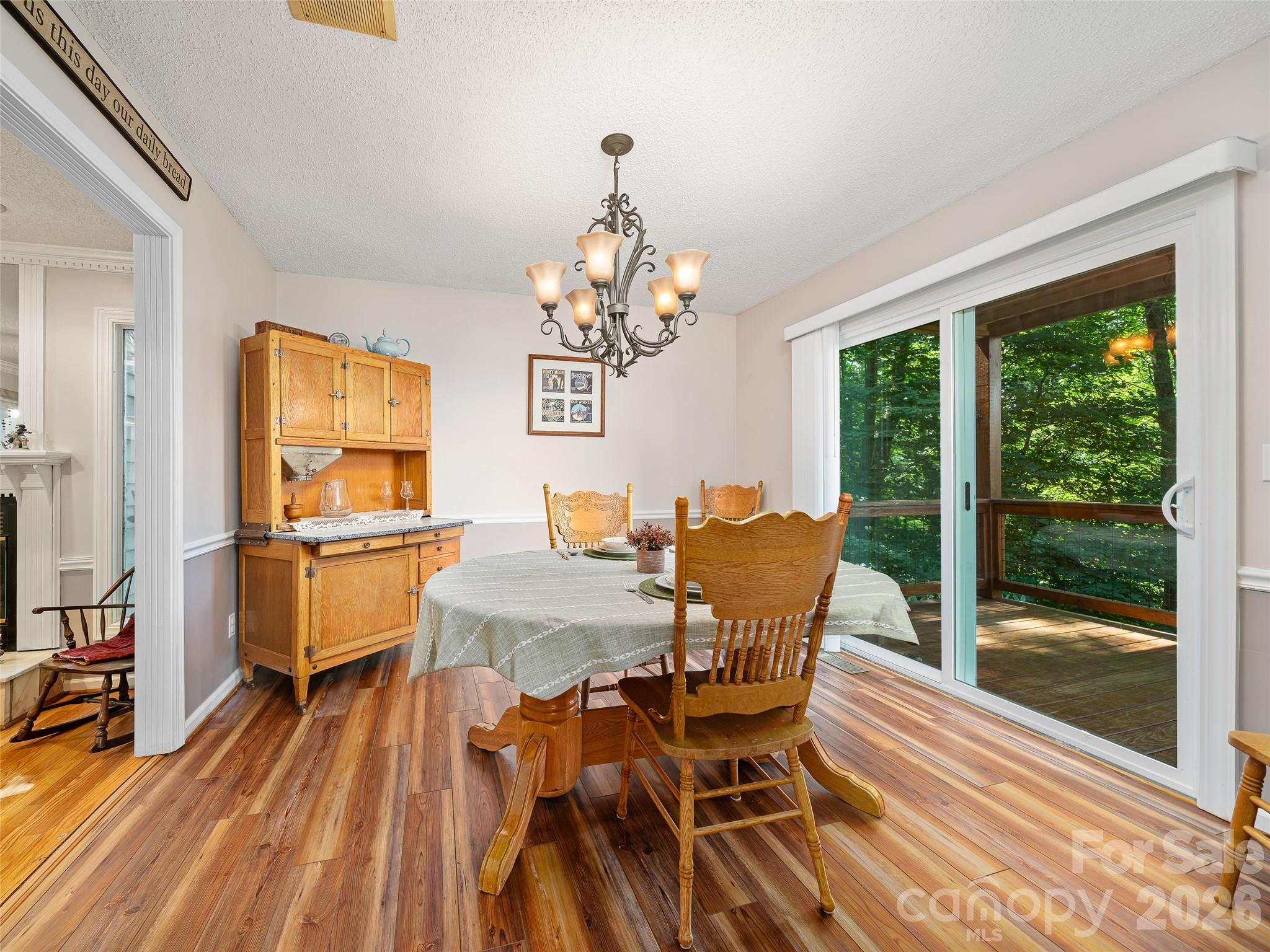 Single Family Residence at 254 Shepard Way, Burnsville, photo 10 of 28