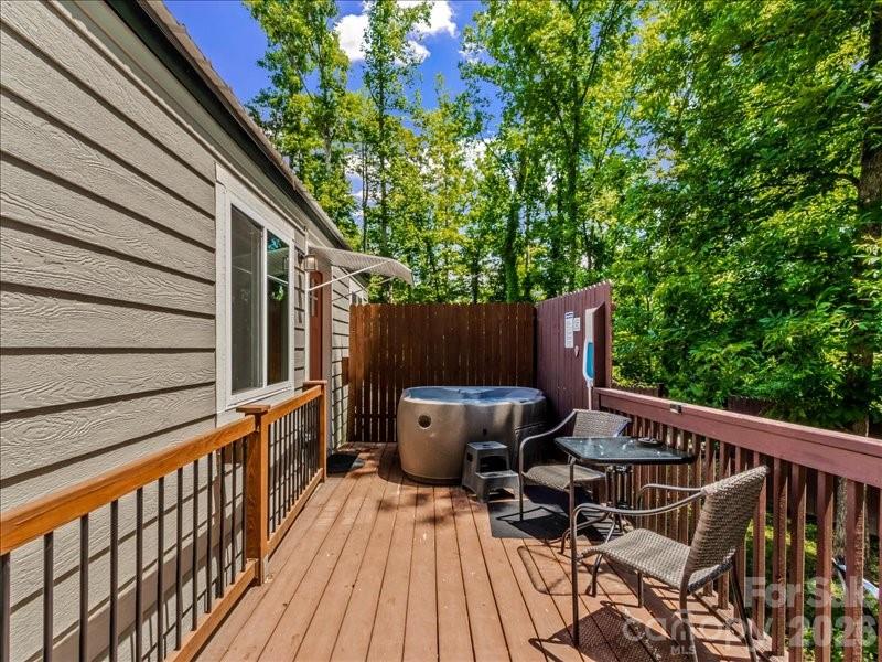Tiny home deck & balcony - 119 & 127 Deer Hill Lane, Weaverville