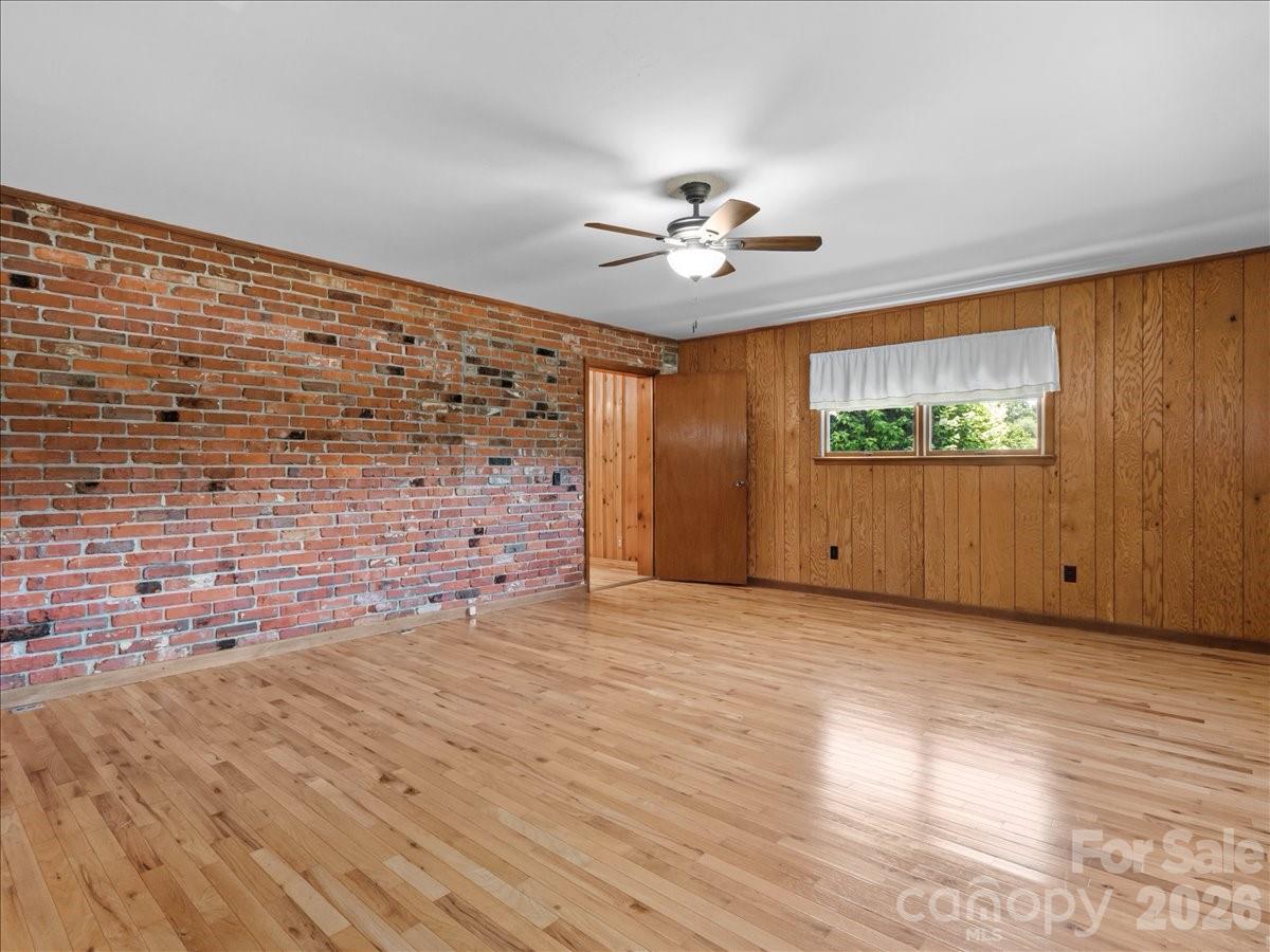 Single Family Residence at 39 Hawthorne Lane, Burnsville, photo 17 of 47