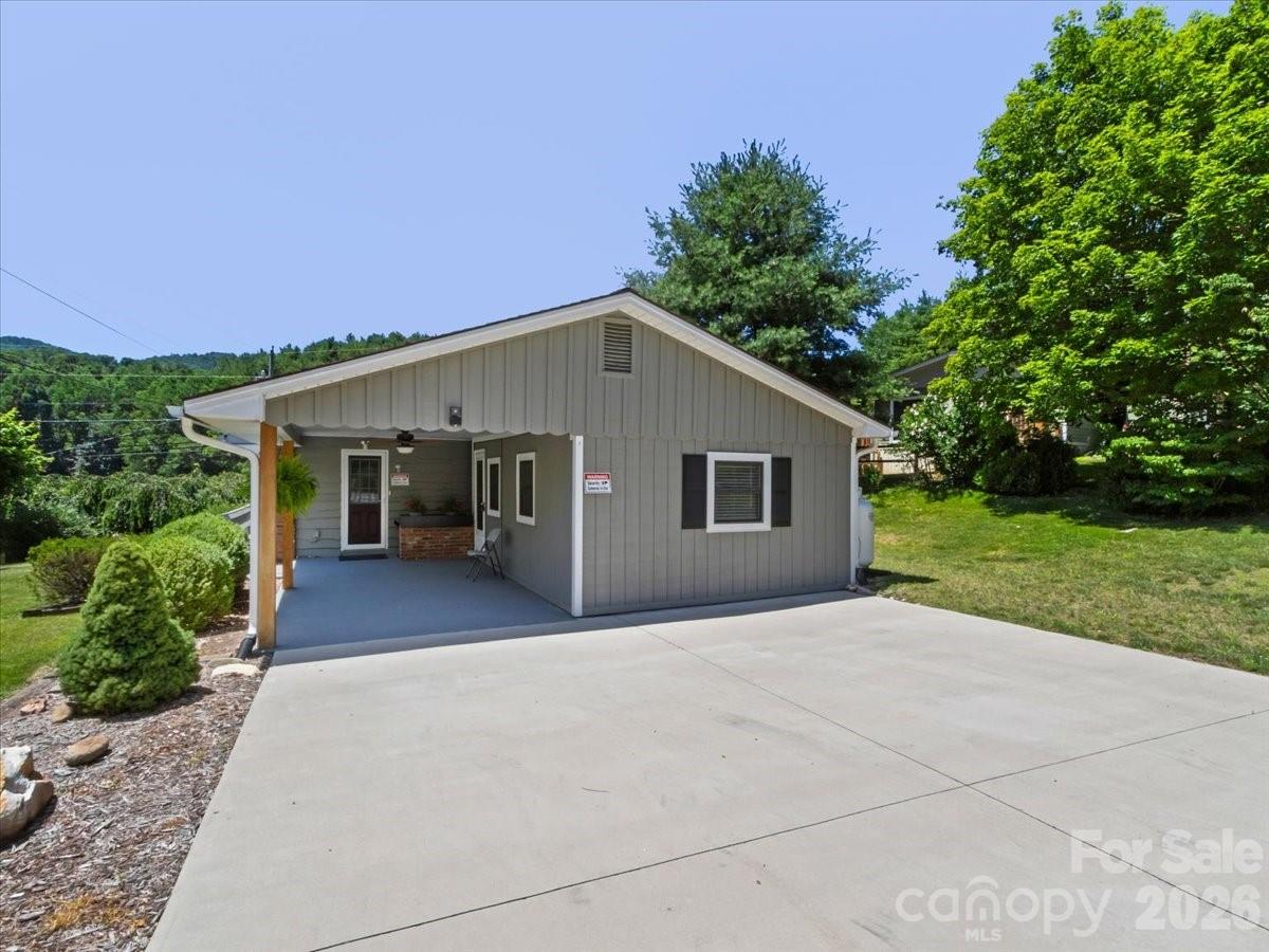 Single Family Residence at 39 Hawthorne Lane, Burnsville, photo 40 of 47