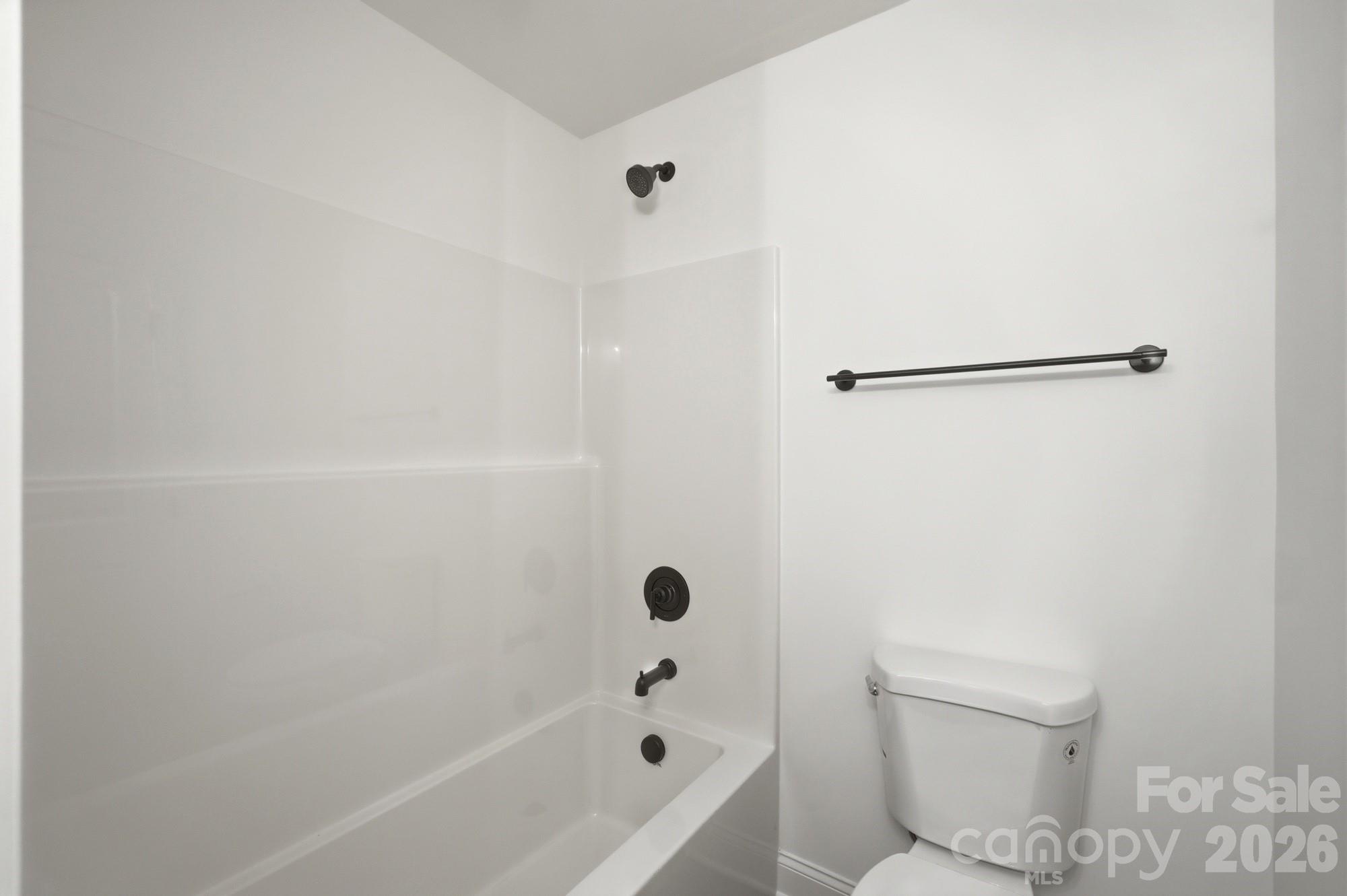 Upstairs Full Bathroom - 116 7th Avenue SE, Hickory