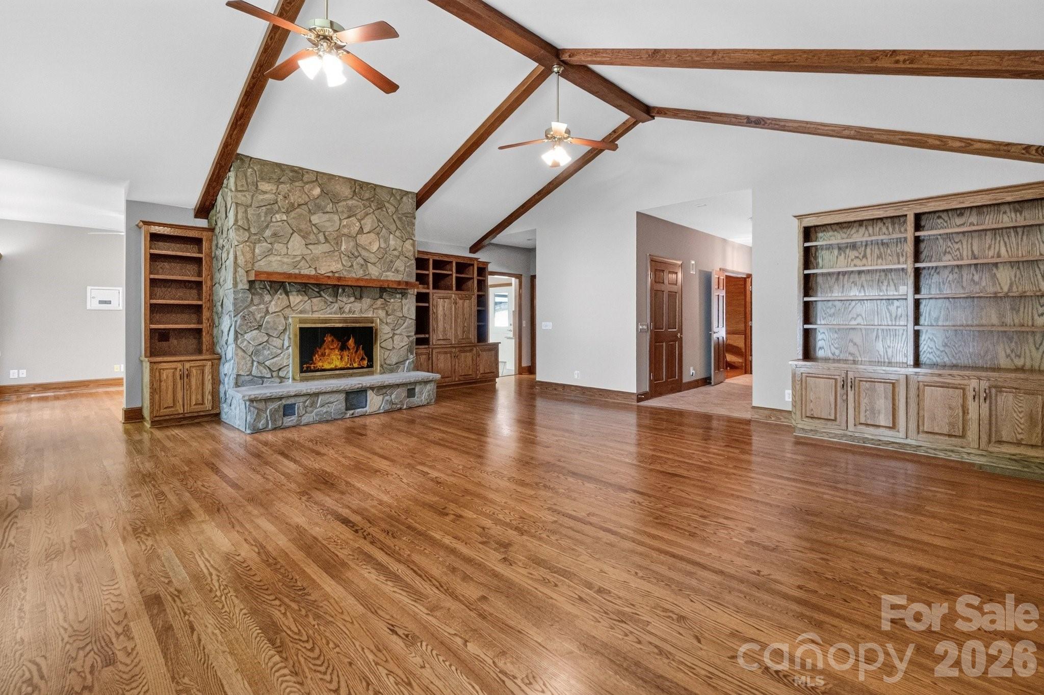 Den with cathedral ceilings - 105 Quail Lane, Mooresville