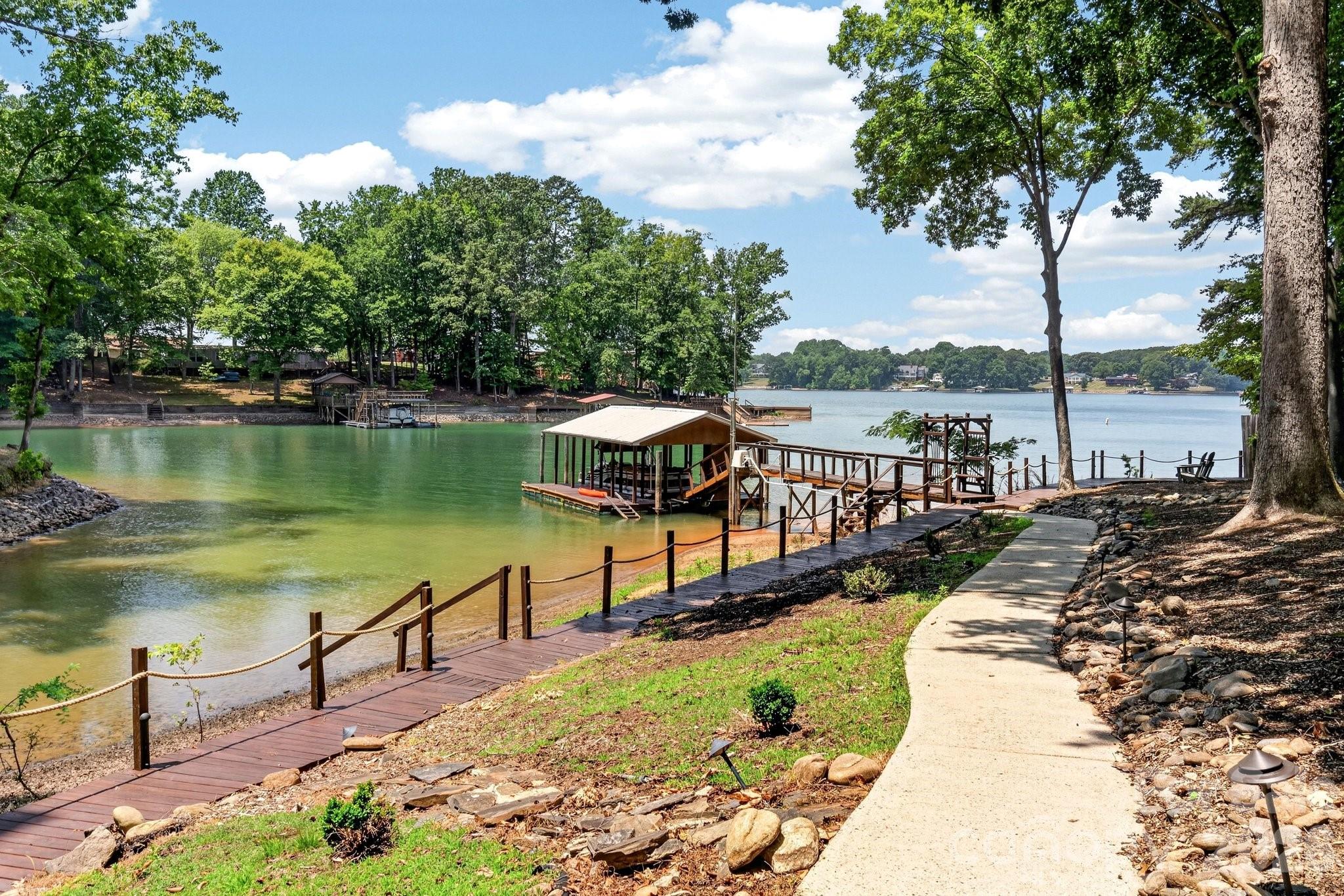 Lake view - 105 Quail Lane, Mooresville