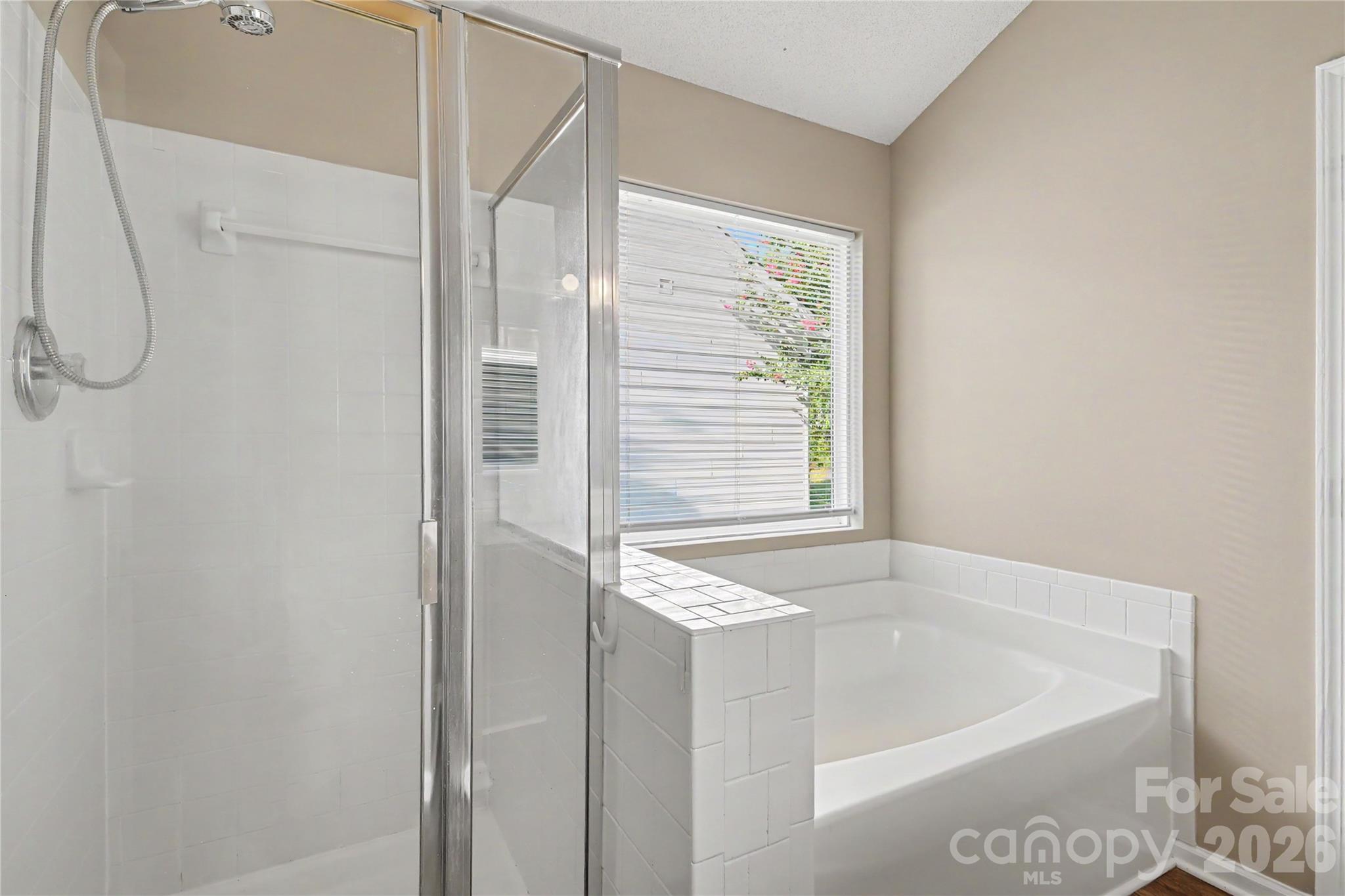 separate tub/shower - 3786 Sedgewick Street SW, Concord