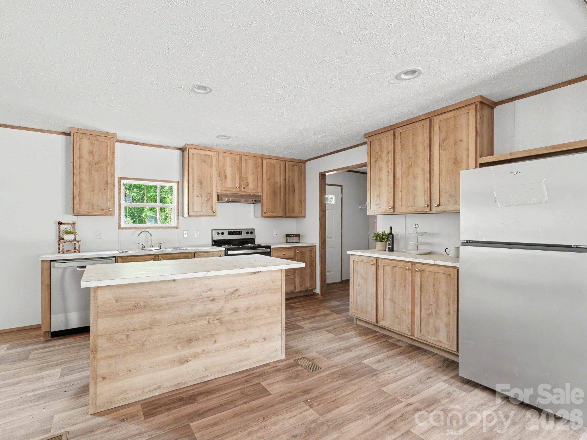 Single Family Residence at 330 Middle Brook Drive, Rockwell, photo 6 of 48
