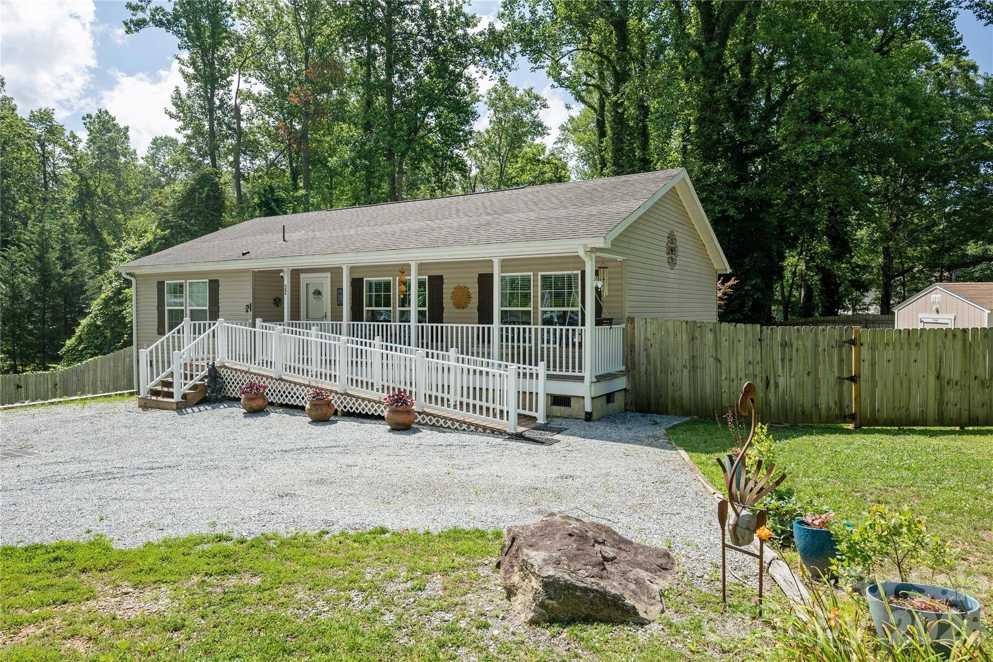 Single Family Residence at 32 Beechwood Lakes Drive, Hendersonville, photo 20 of 27