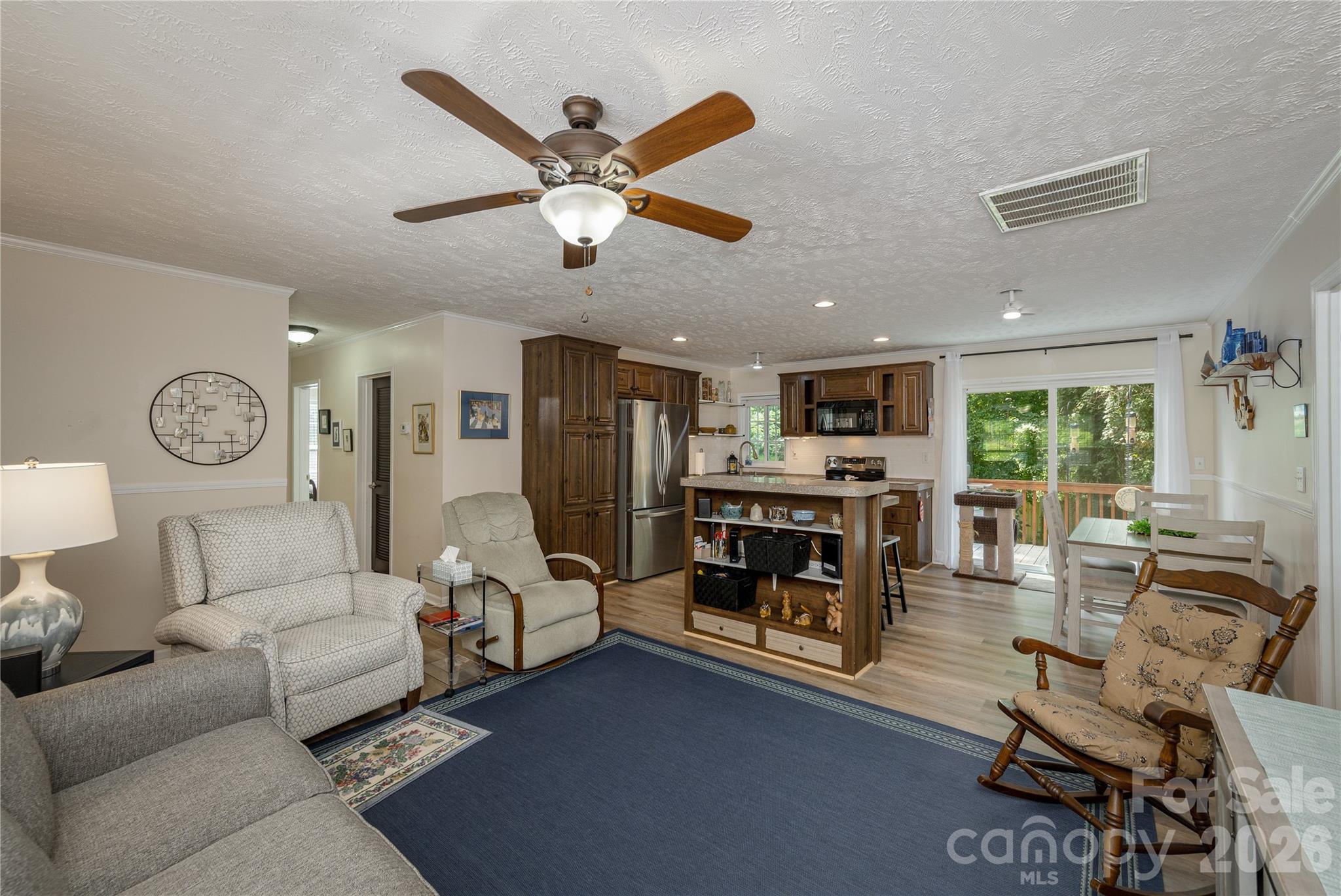 Single Family Residence at 32 Beechwood Lakes Drive, Hendersonville, photo 3 of 27