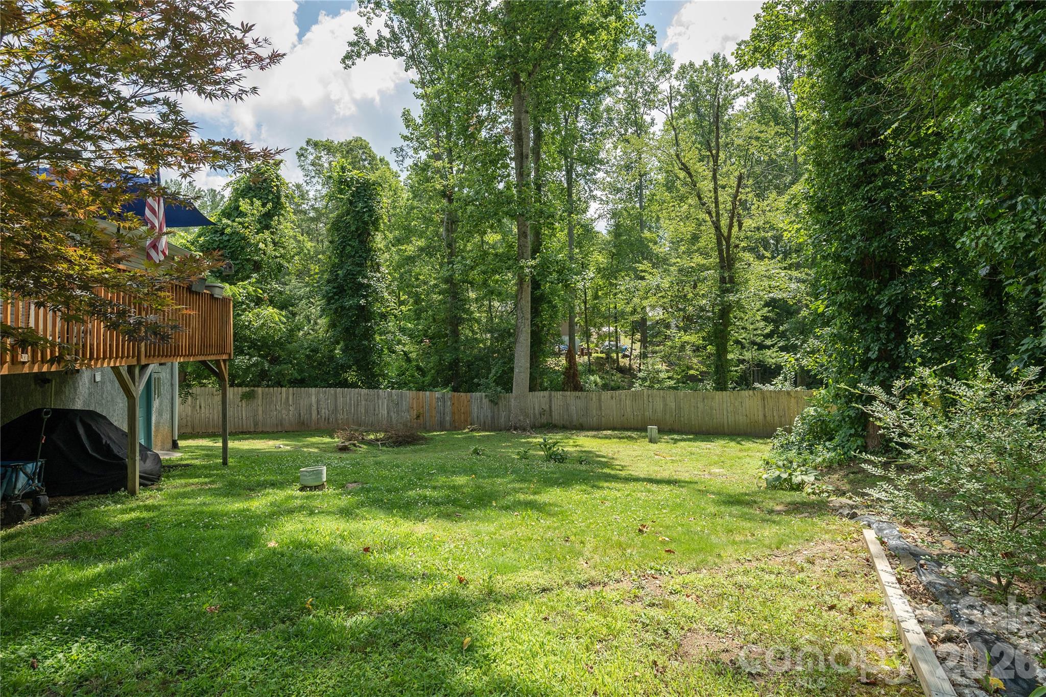 Single Family Residence at 32 Beechwood Lakes Drive, Hendersonville, photo 15 of 27