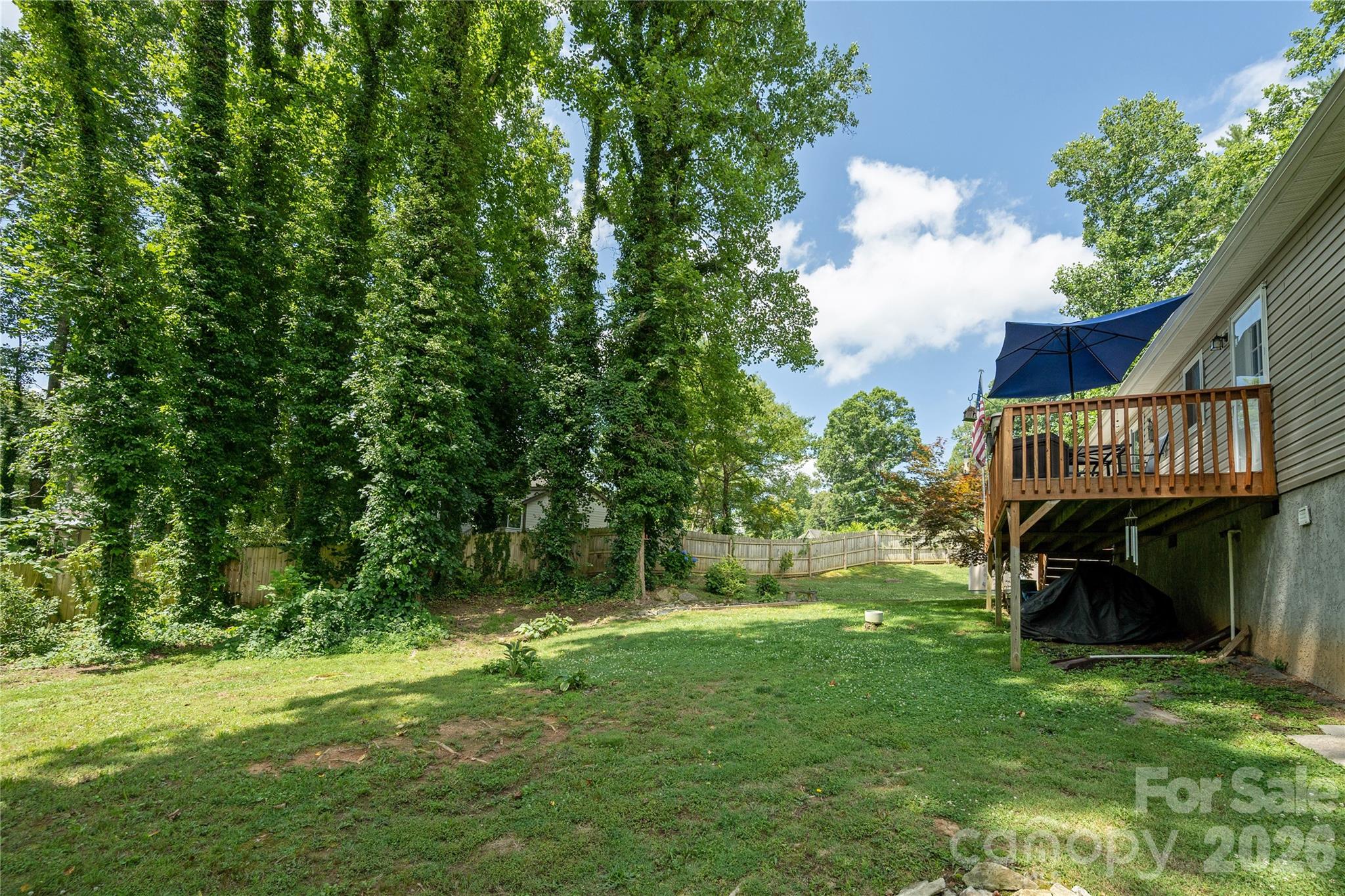 Single Family Residence at 32 Beechwood Lakes Drive, Hendersonville, photo 16 of 27