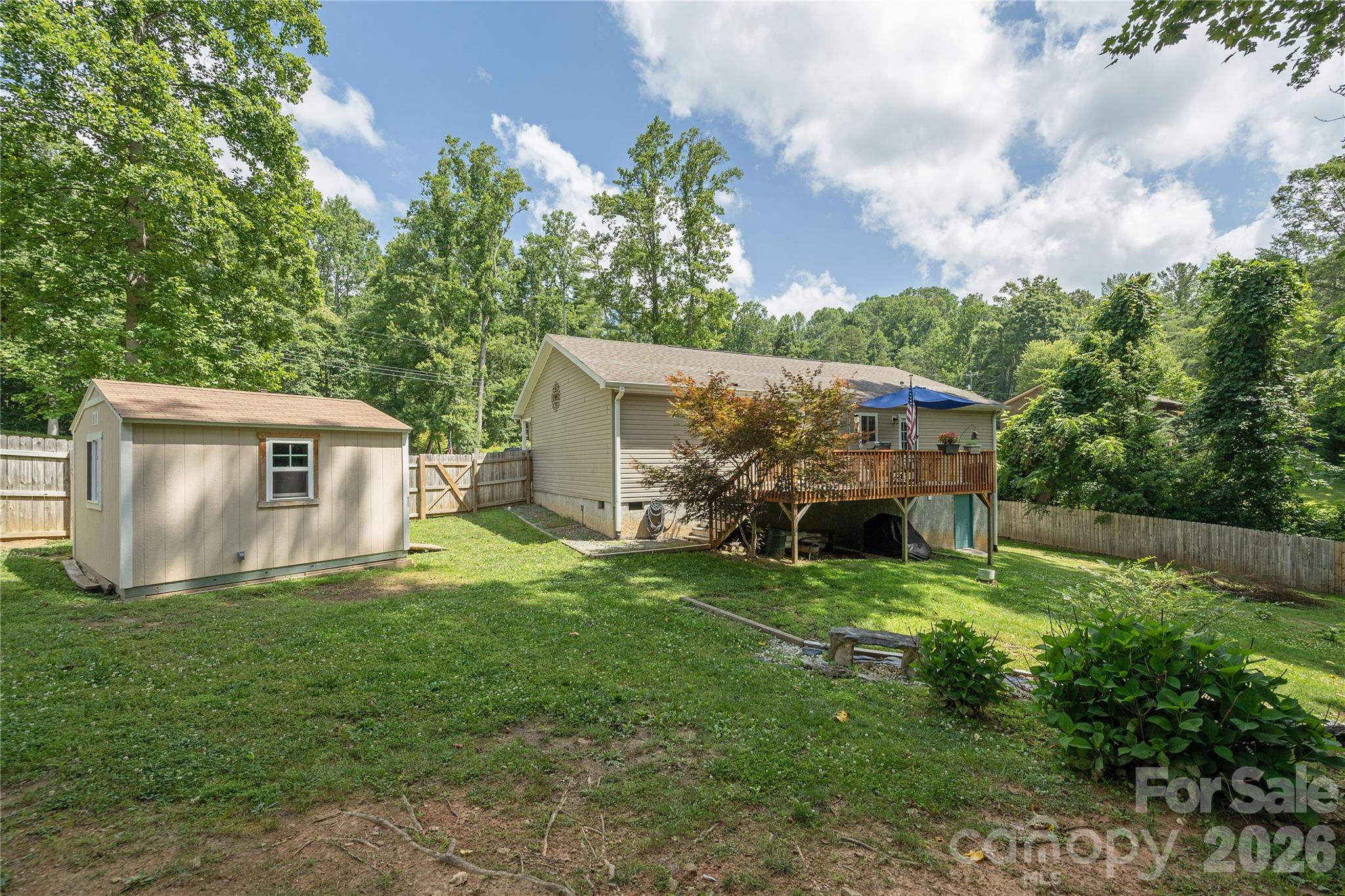 Single Family Residence at 32 Beechwood Lakes Drive, Hendersonville, photo 17 of 27