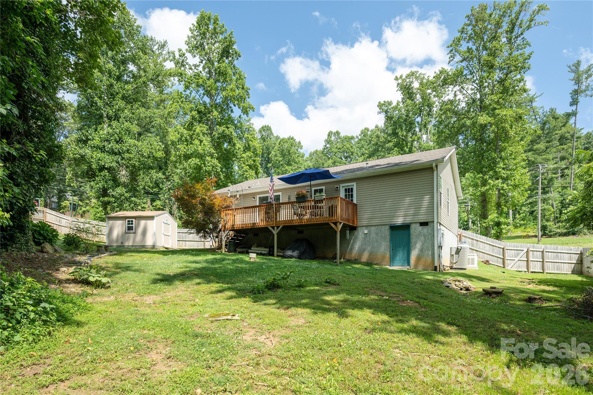 Single Family Residence at 32 Beechwood Lakes Drive, Hendersonville, photo 19 of 27