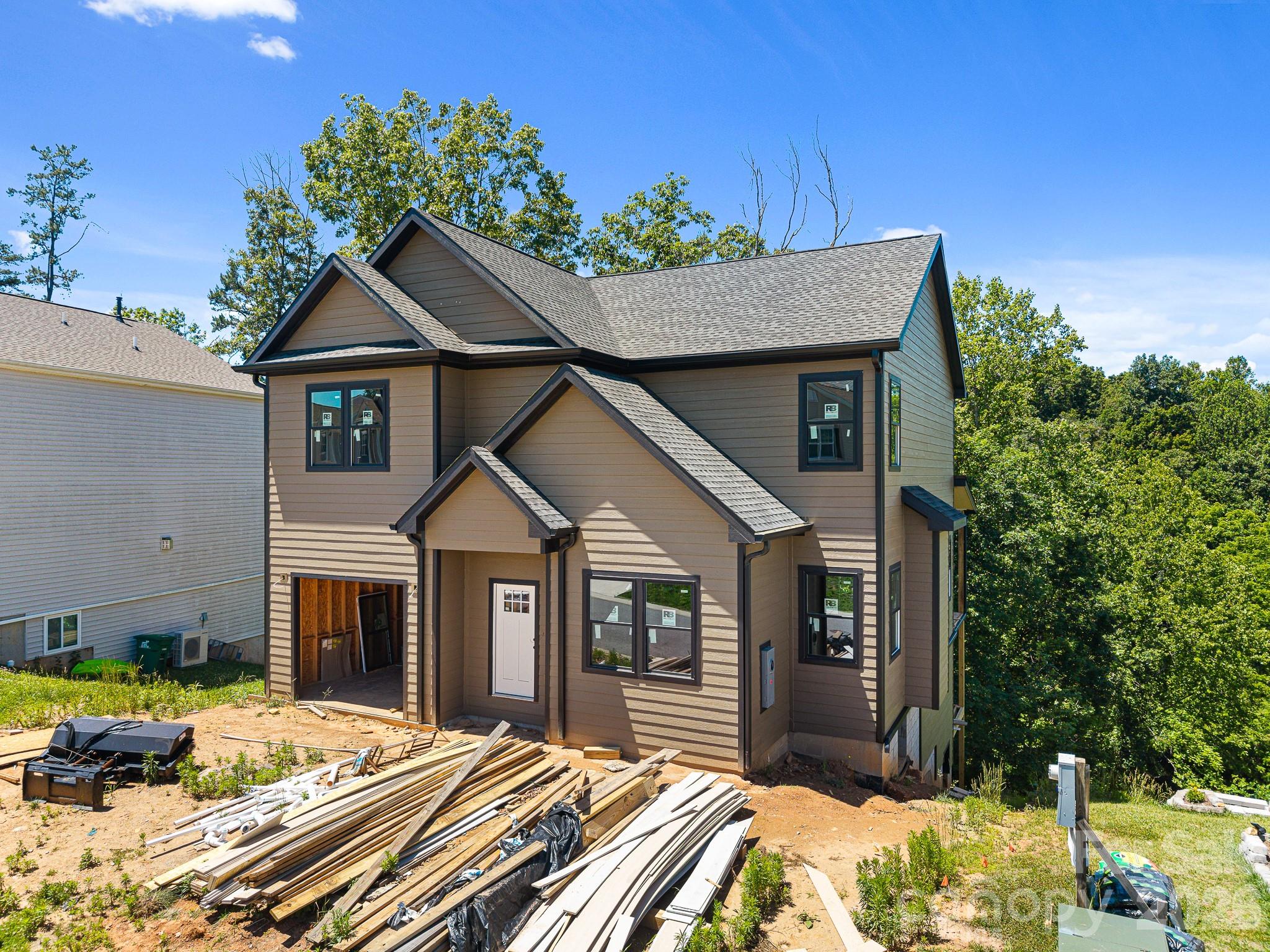 Single Family Residence at 914 Newport Court, Asheville, photo 3 of 40