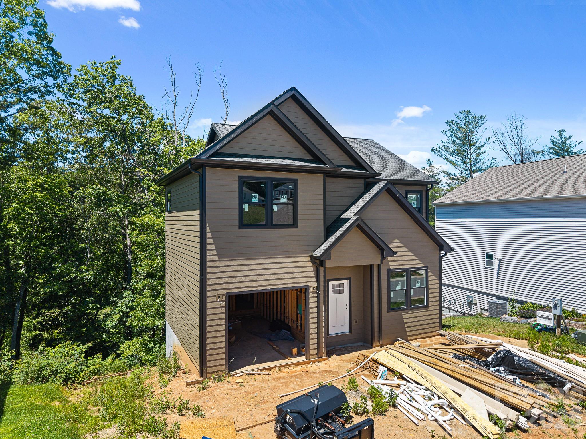 Single Family Residence at 914 Newport Court, Asheville, photo 4 of 40