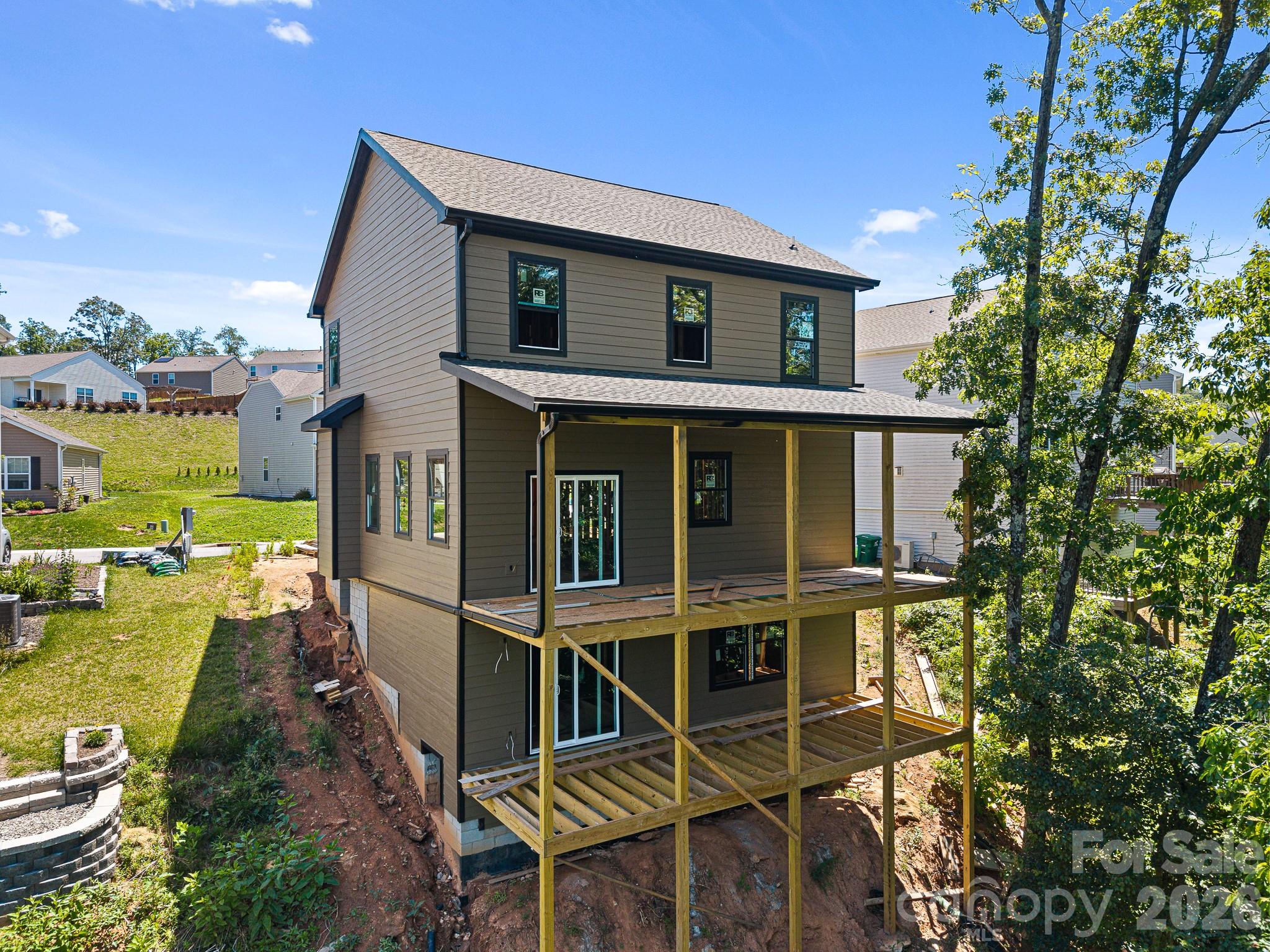 Single Family Residence at 914 Newport Court, Asheville, photo 5 of 40