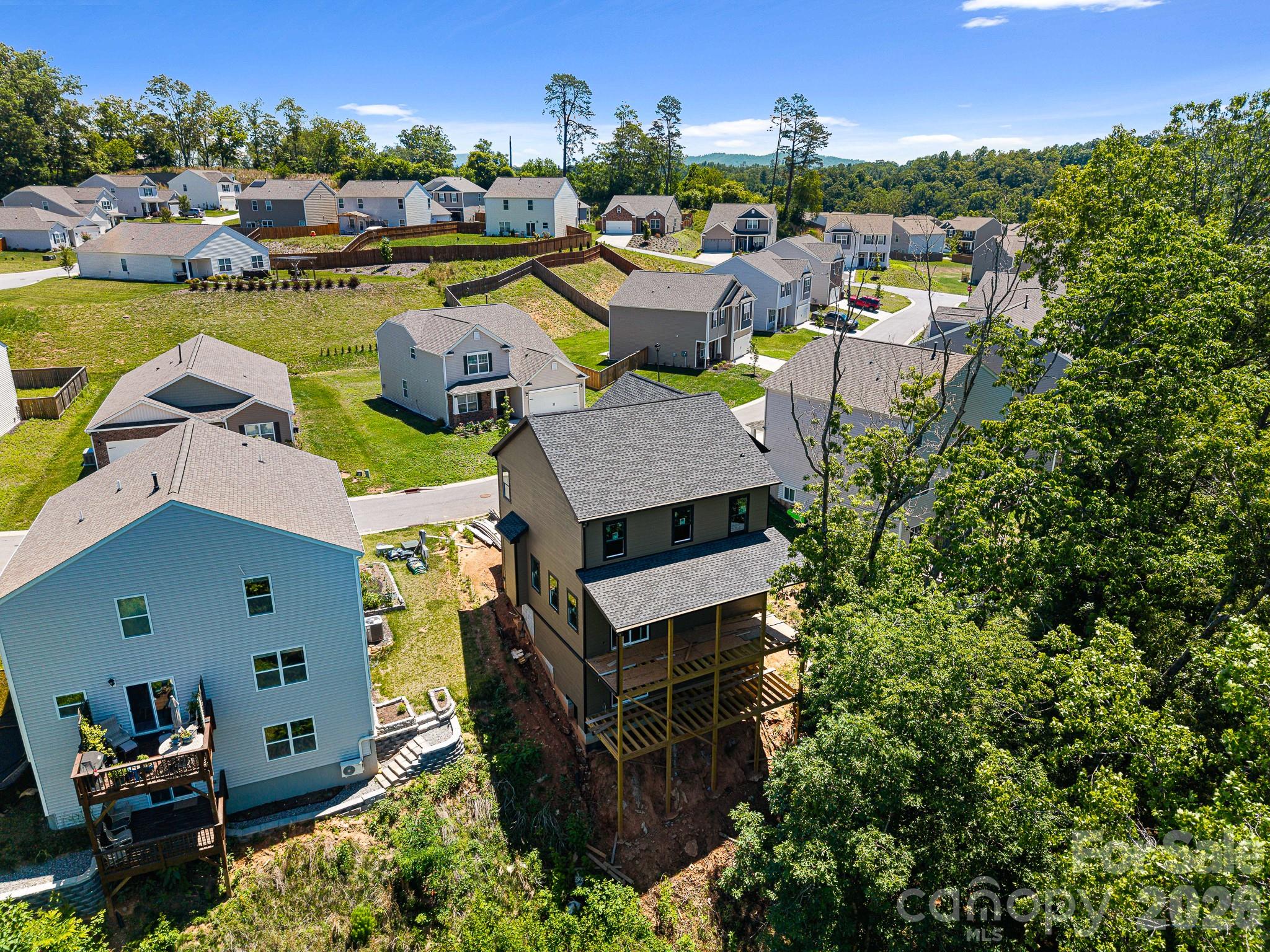 Single Family Residence at 914 Newport Court, Asheville, photo 6 of 40