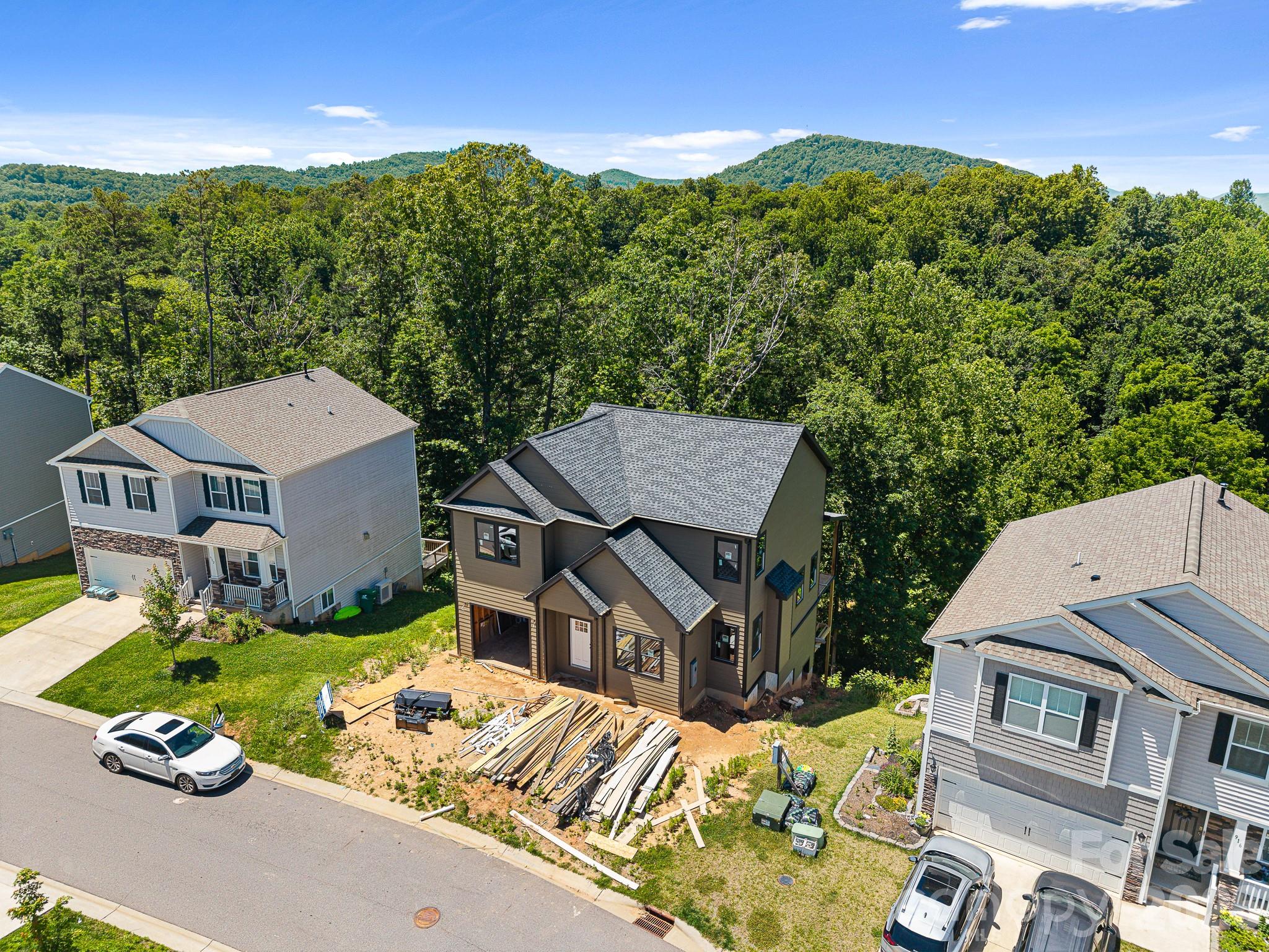 Single Family Residence at 914 Newport Court, Asheville, photo 7 of 40