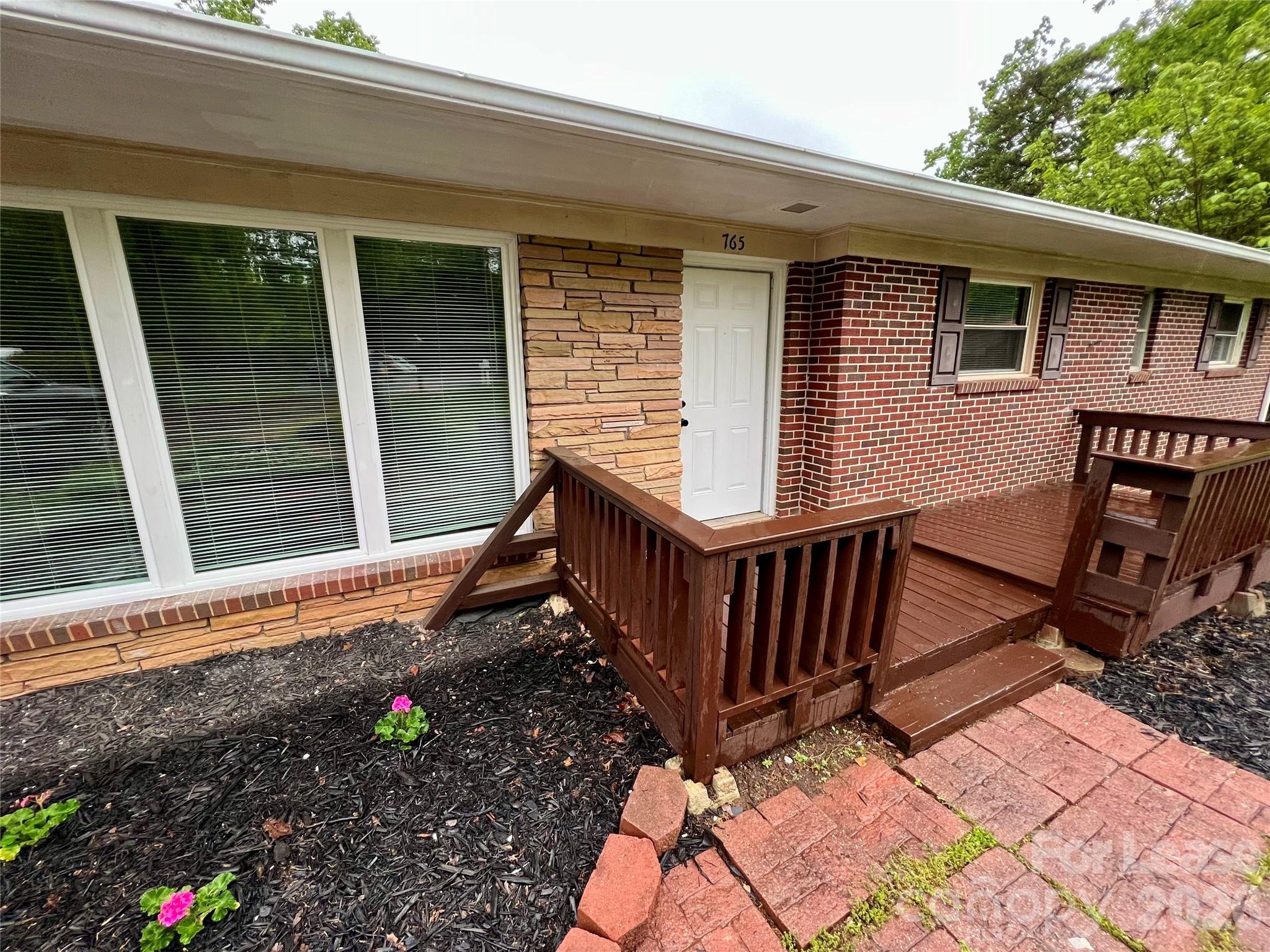 Single Family Residence at 765 8th Avenue Drive SE, Hickory, photo 2 of 27