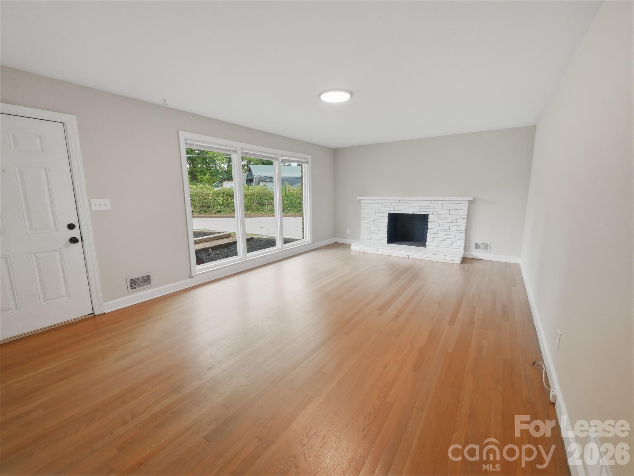 Single Family Residence at 765 8th Avenue Drive SE, Hickory, photo 3 of 27