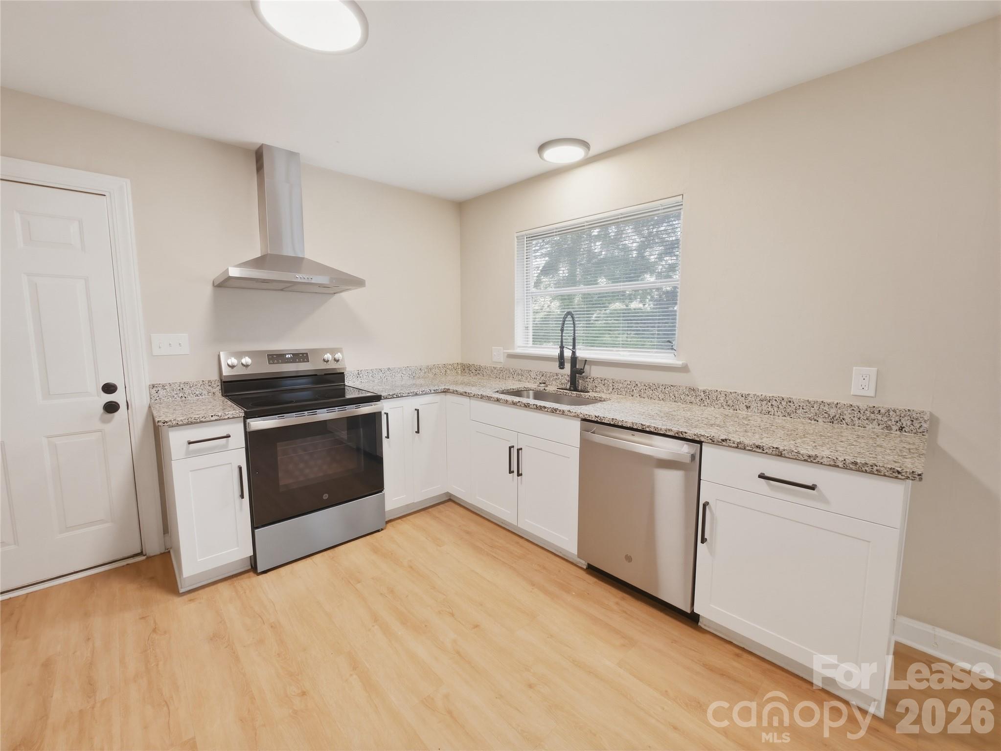 Single Family Residence at 765 8th Avenue Drive SE, Hickory, photo 9 of 27