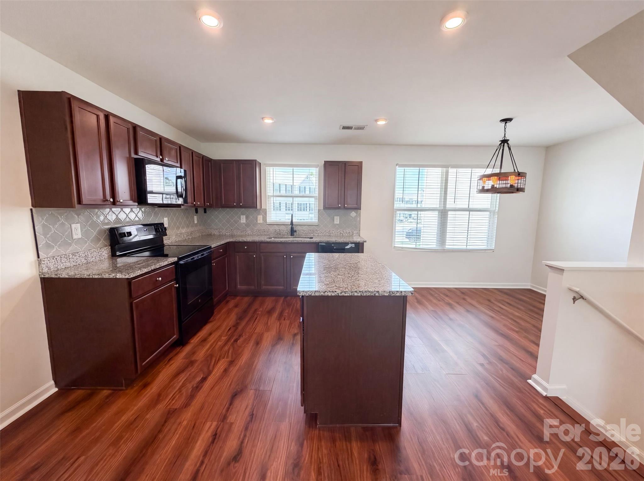 Townhouse at 923 Taybyn Road, Fort Mill, photo 2 of 14