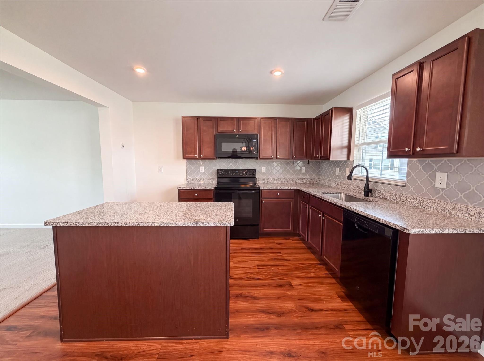 Townhouse at 923 Taybyn Road, Fort Mill, photo 3 of 14