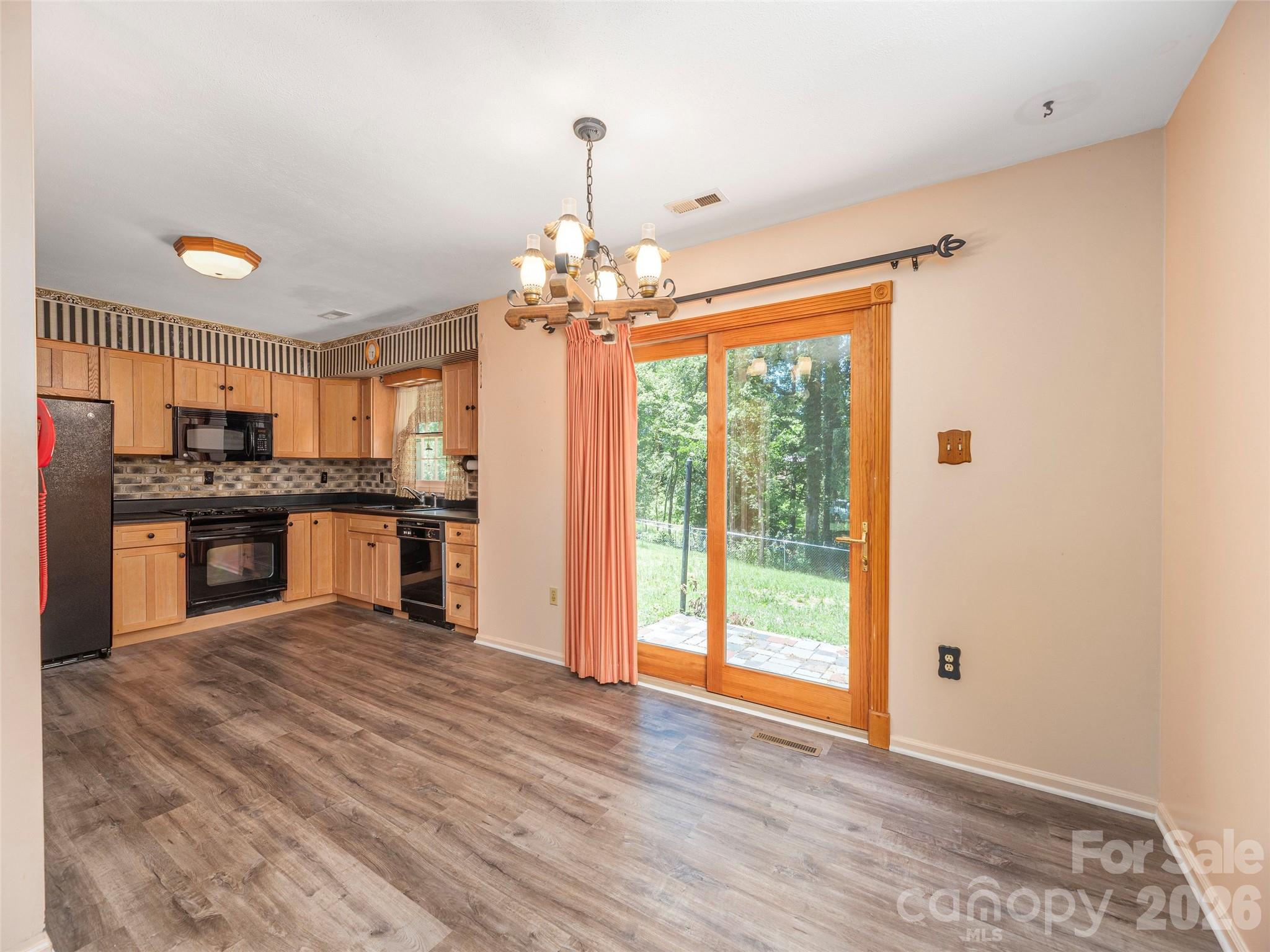 Single Family Residence at 25 Laurel Park Drive, Arden, photo 5 of 19