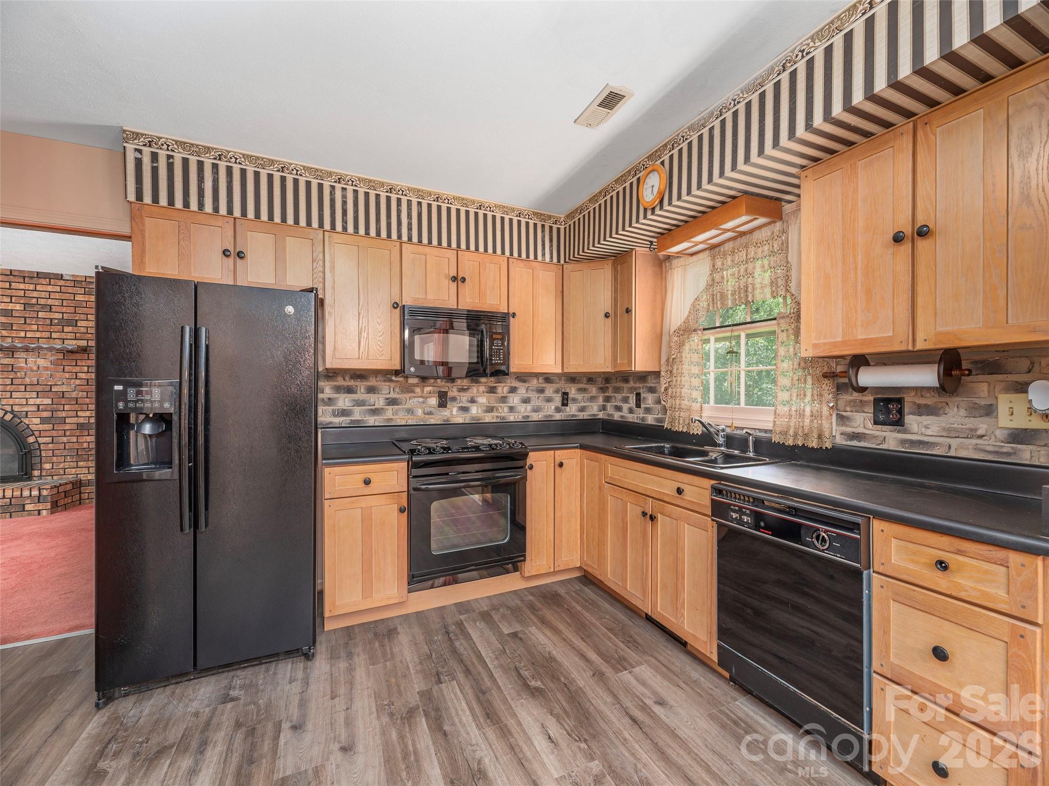 Single Family Residence at 25 Laurel Park Drive, Arden, photo 6 of 19