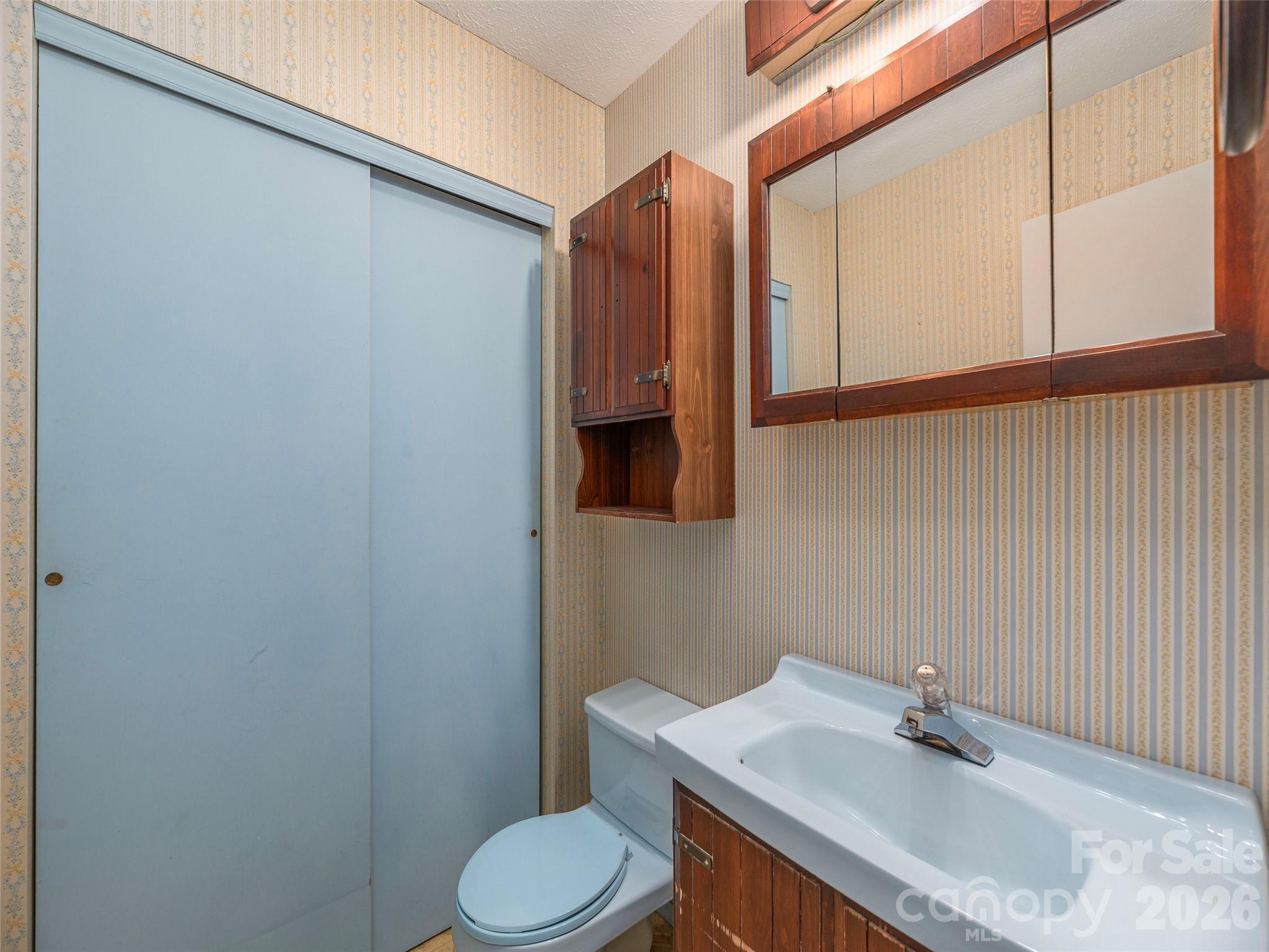 Single Family Residence at 25 Laurel Park Drive, Arden, photo 9 of 19