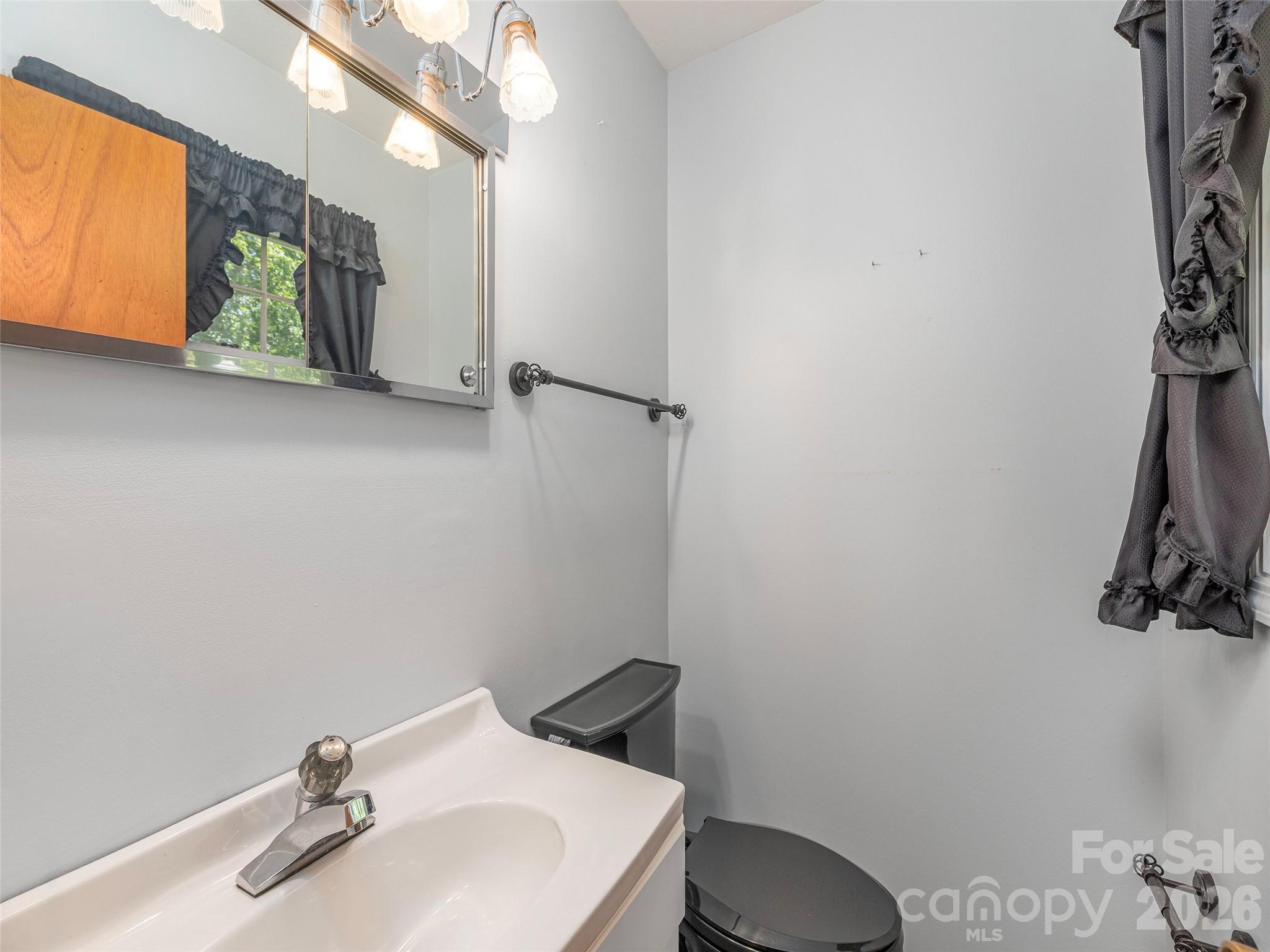 Single Family Residence at 25 Laurel Park Drive, Arden, photo 11 of 19