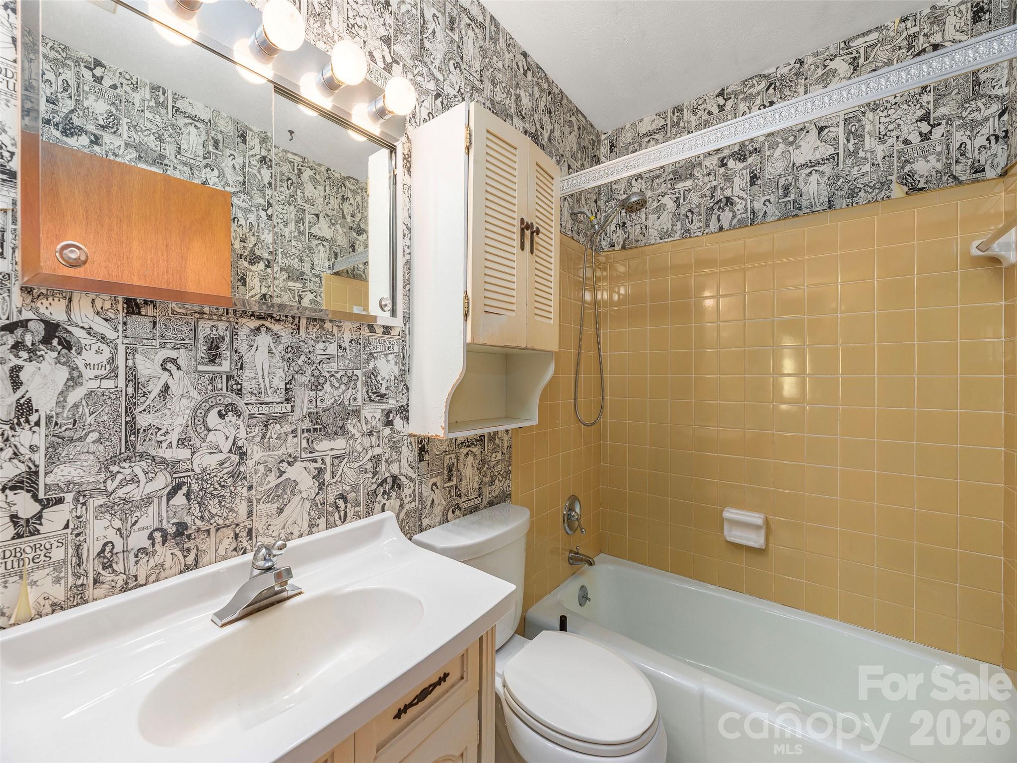 Single Family Residence at 25 Laurel Park Drive, Arden, photo 13 of 19