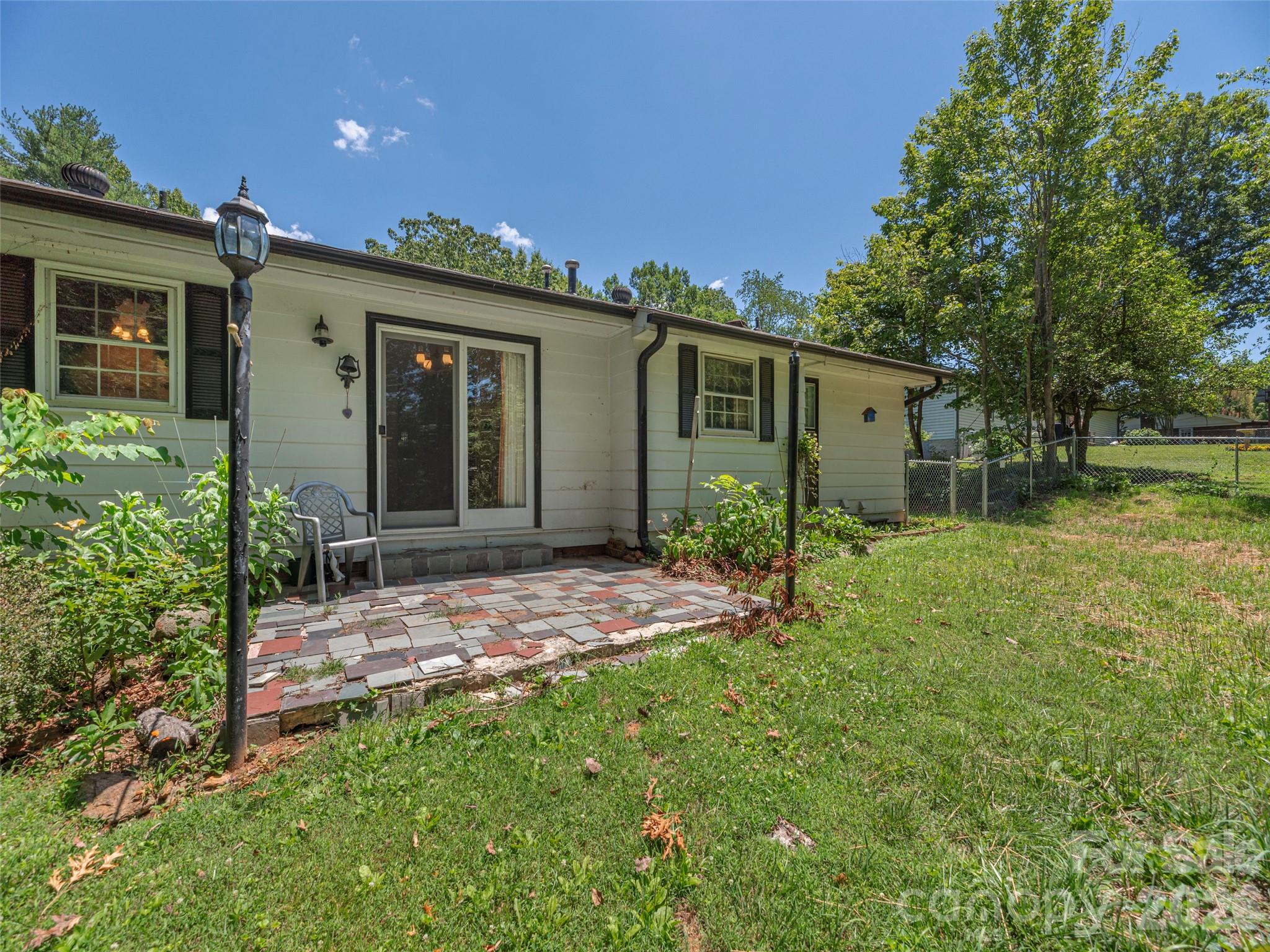 Single Family Residence at 25 Laurel Park Drive, Arden, photo 15 of 19