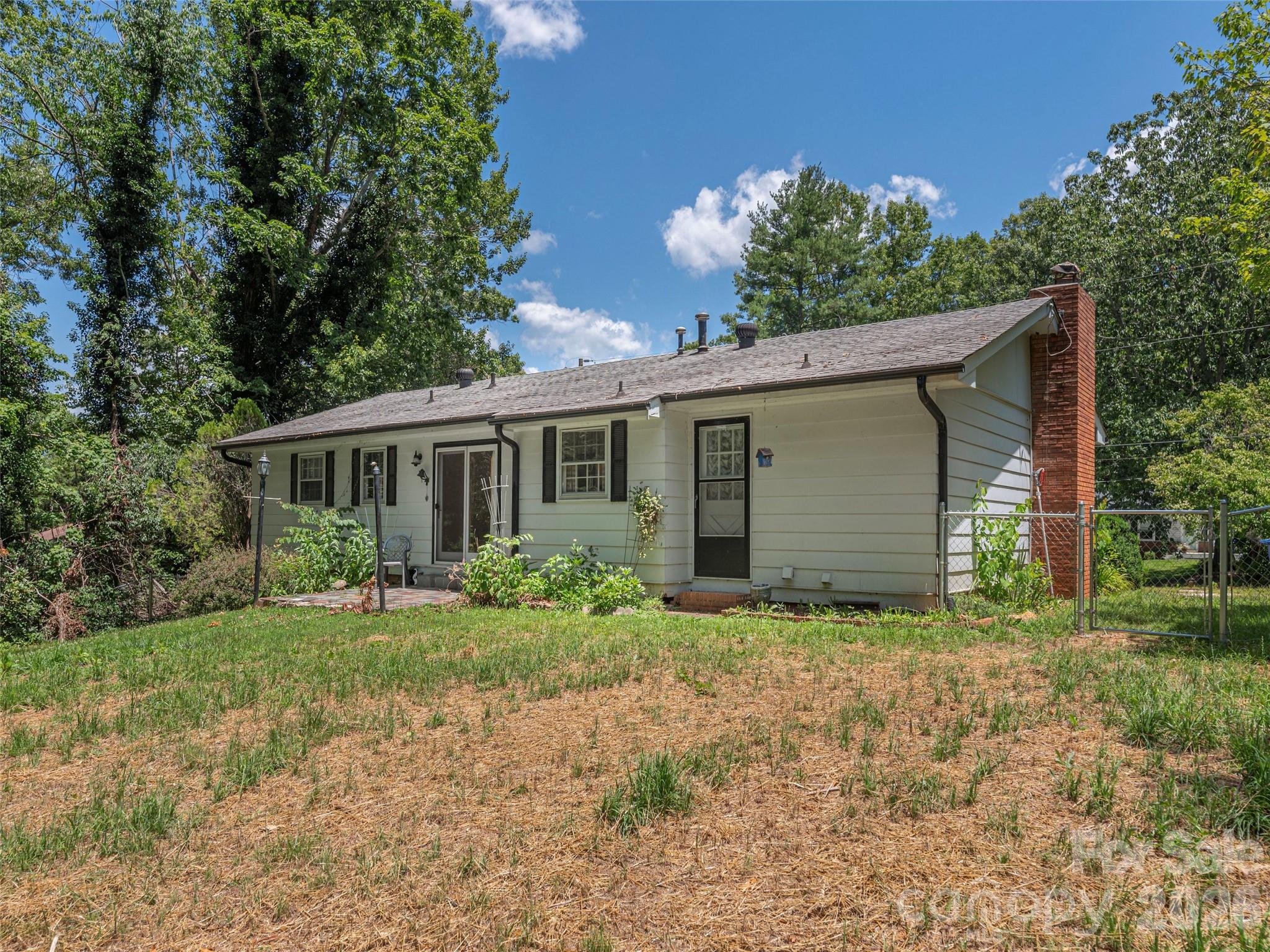 Single Family Residence at 25 Laurel Park Drive, Arden, photo 17 of 19