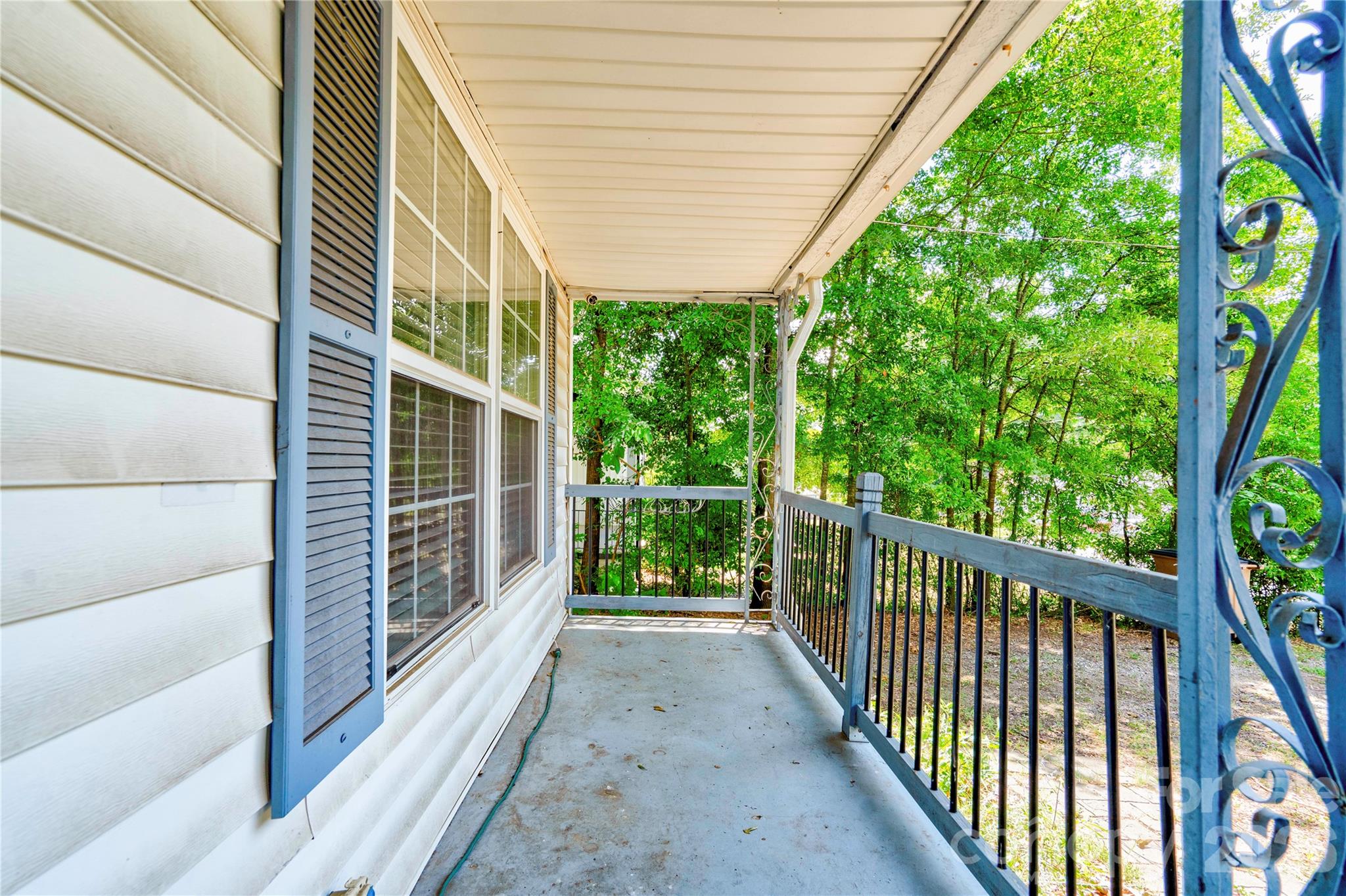 Covered Front Porch - 811 Kings Road, Shelby