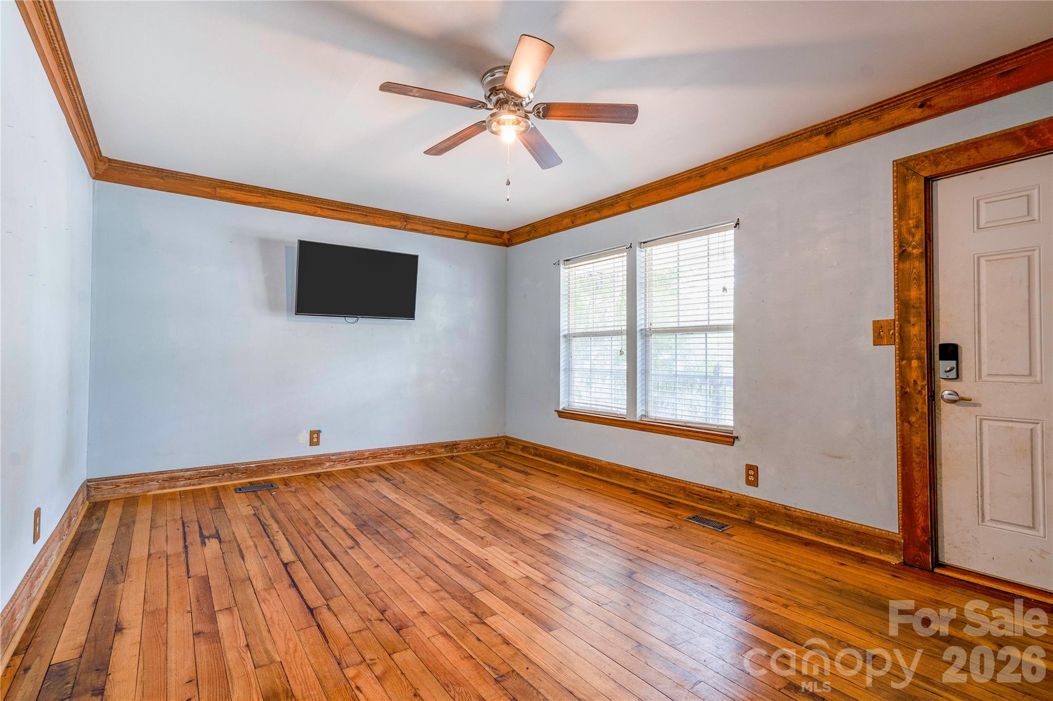 Living Room - 811 Kings Road, Shelby