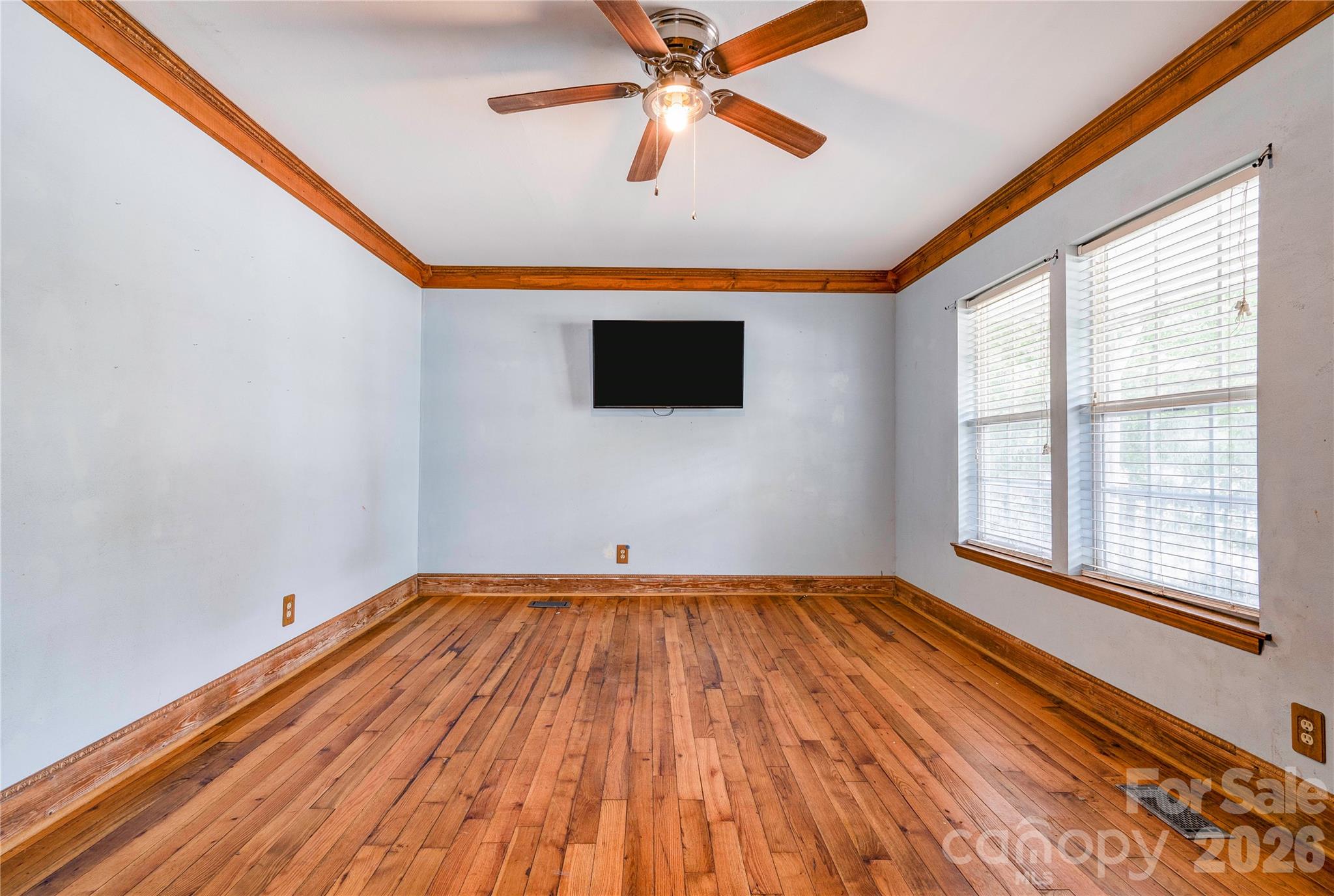 Living Room - 811 Kings Road, Shelby