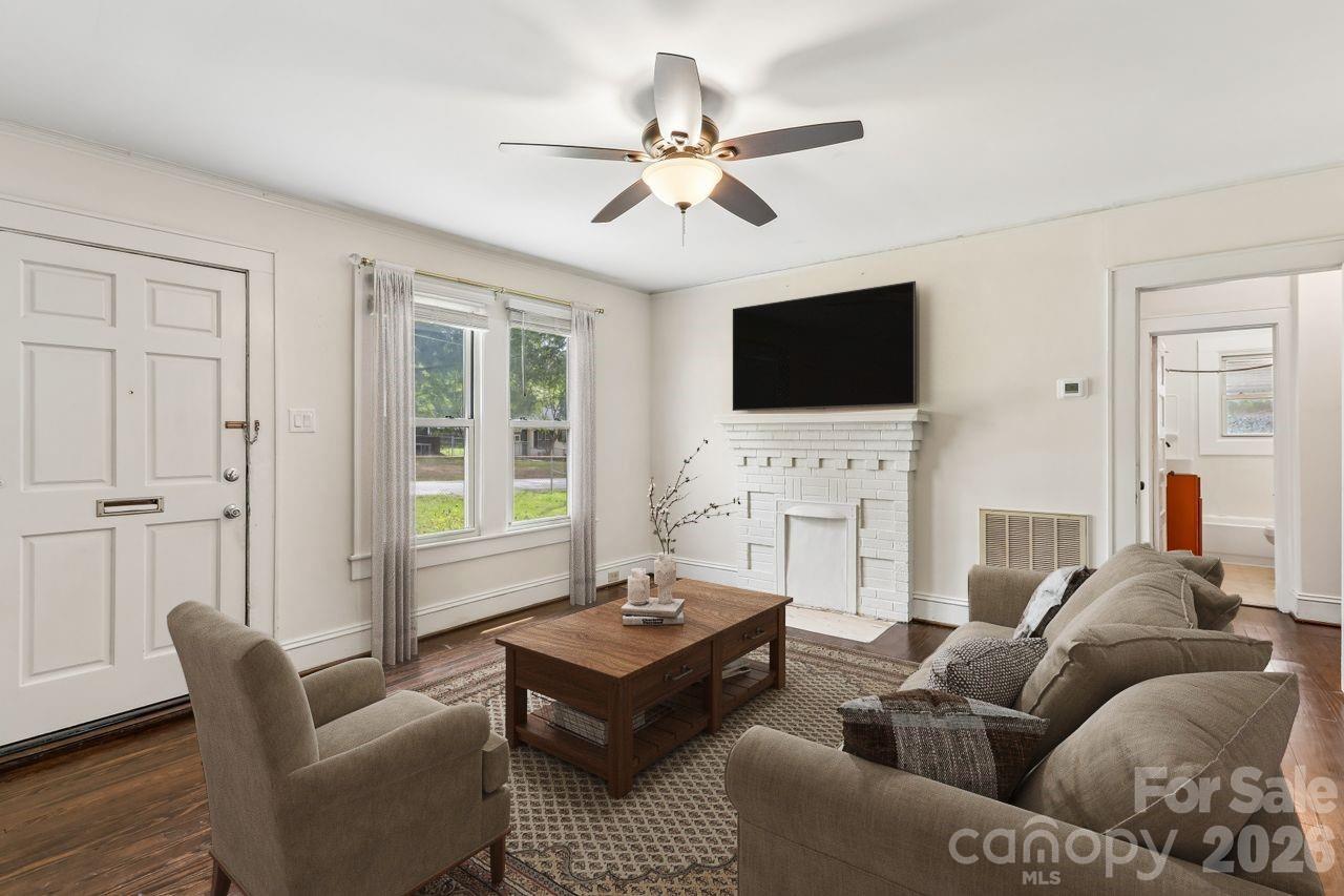 Single Family Residence at 1010 Desoto Avenue, Kannapolis, photo 8 of 46