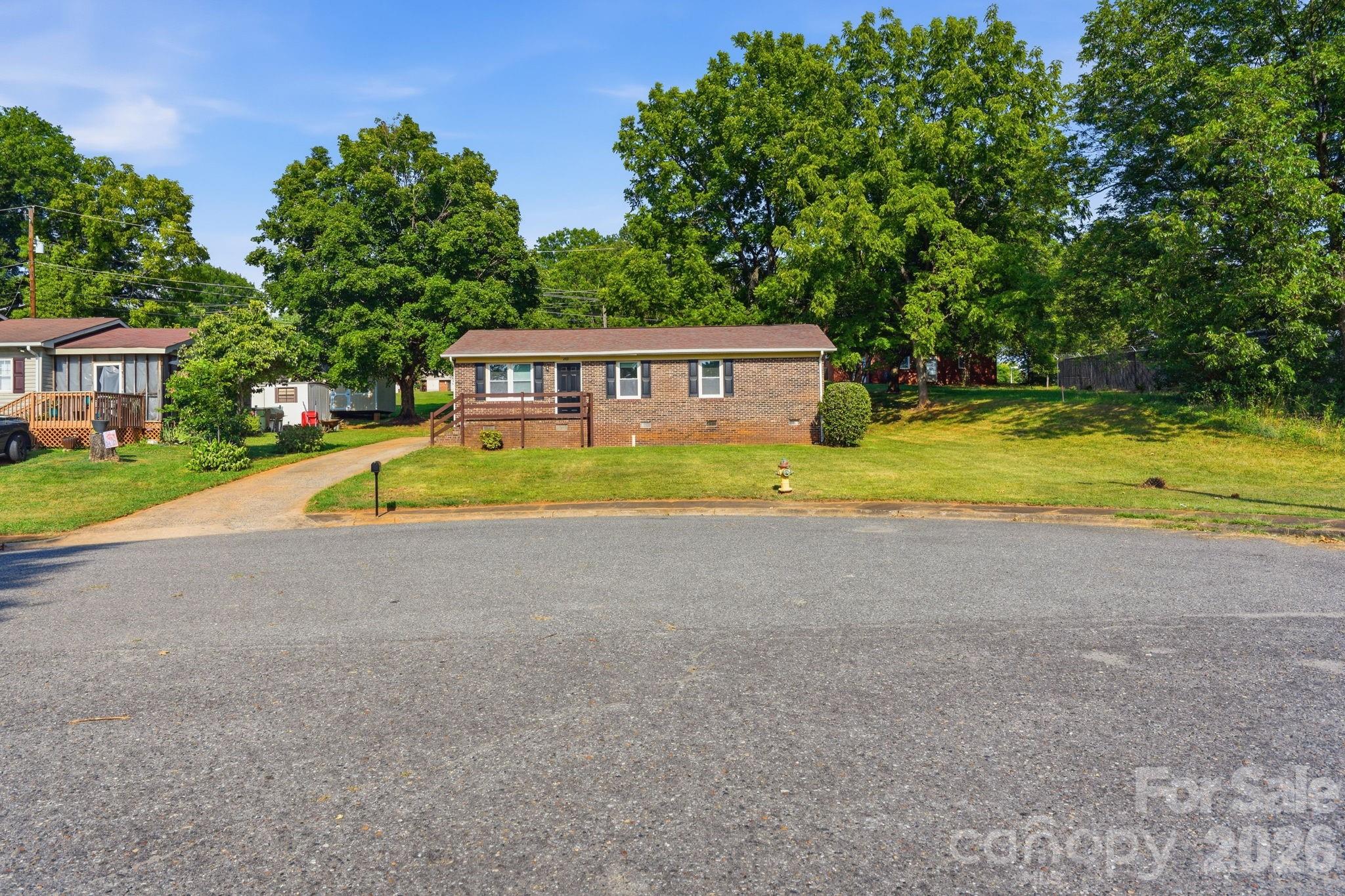 Single Family Residence at 202 Cooke Circle, Kings Mountain, photo 2 of 33