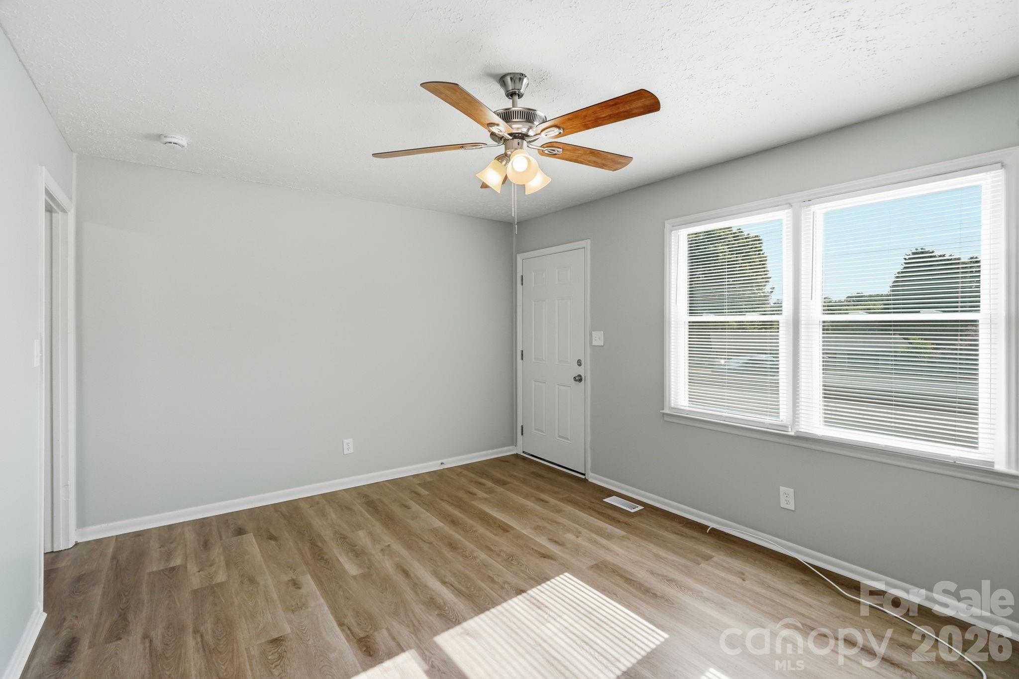 Single Family Residence at 202 Cooke Circle, Kings Mountain, photo 9 of 33