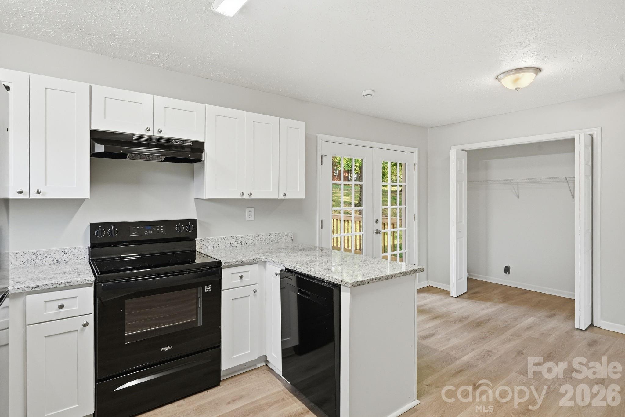 Single Family Residence at 202 Cooke Circle, Kings Mountain, photo 14 of 33