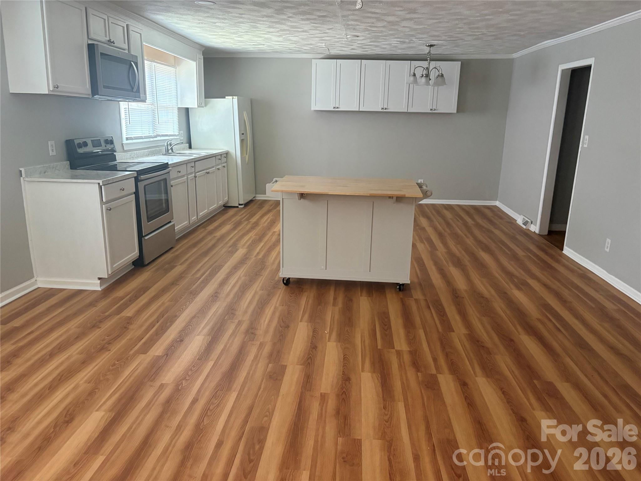 Living Room Open Concept - 315 Parkview Avenue SW, Concord