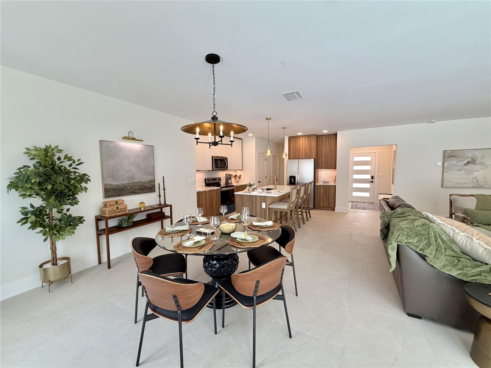 Single Family Residence at 5813 REGENT RD, VENICE, photo 8 of 18
