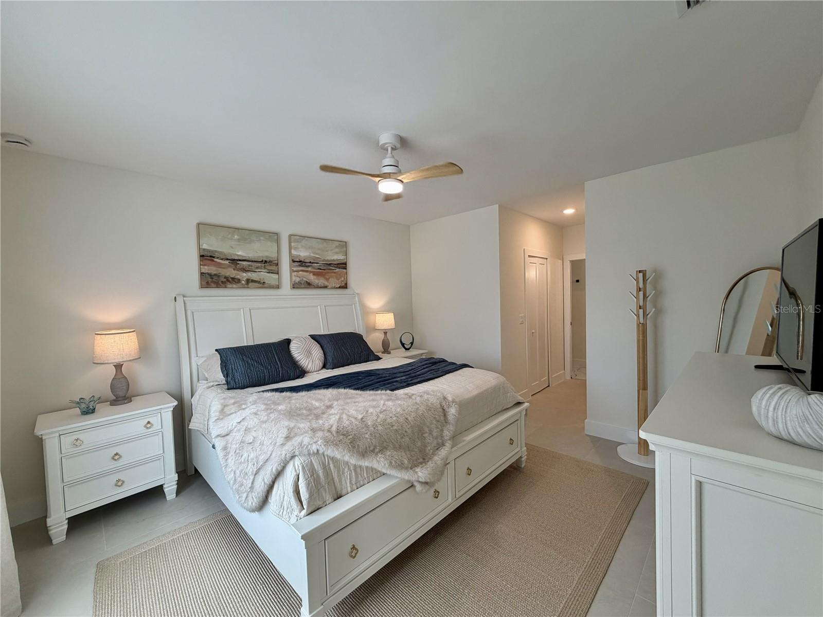 Single Family Residence at 5813 REGENT RD, VENICE, photo 10 of 18