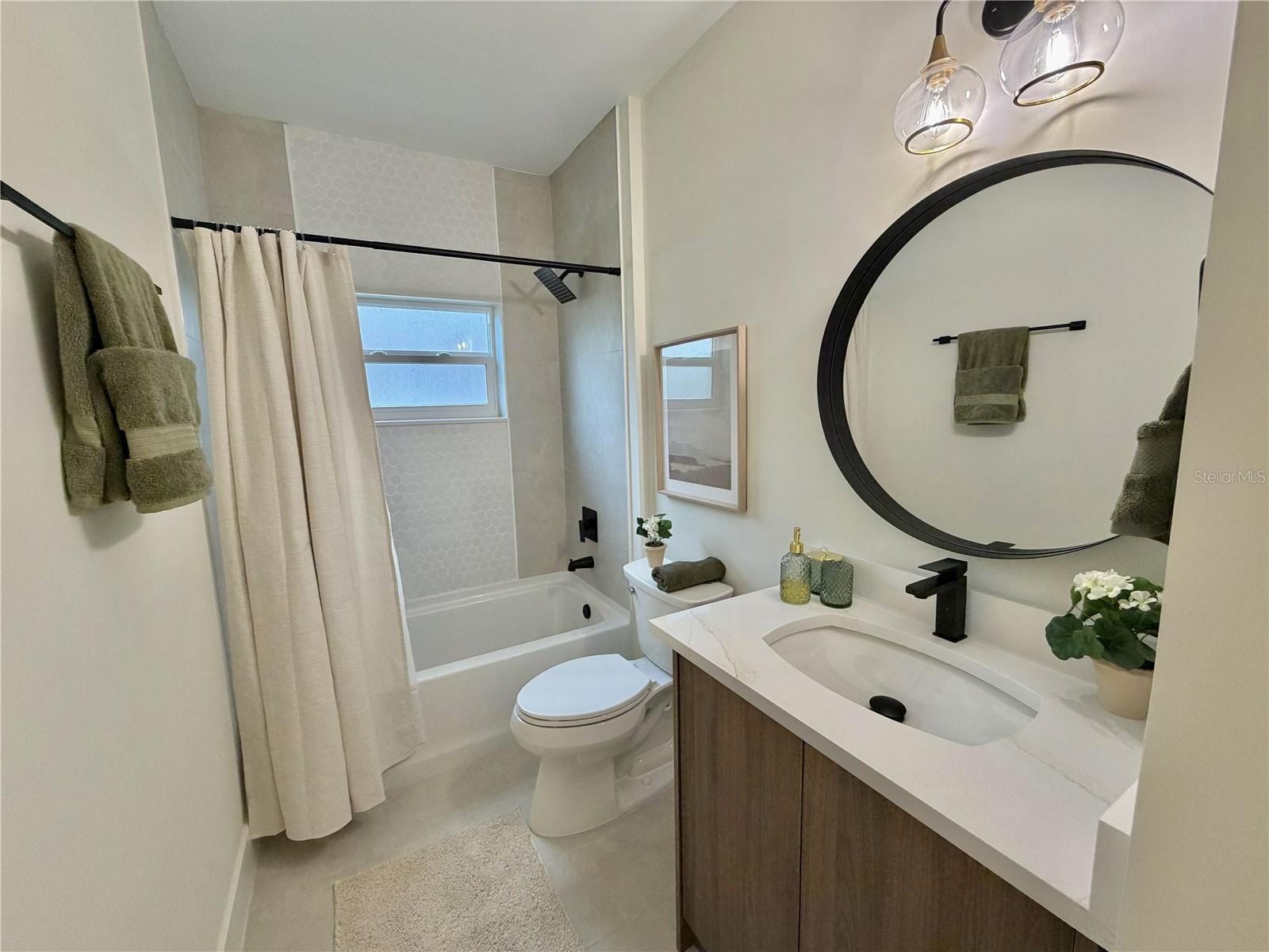 Single Family Residence at 5813 REGENT RD, VENICE, photo 13 of 18
