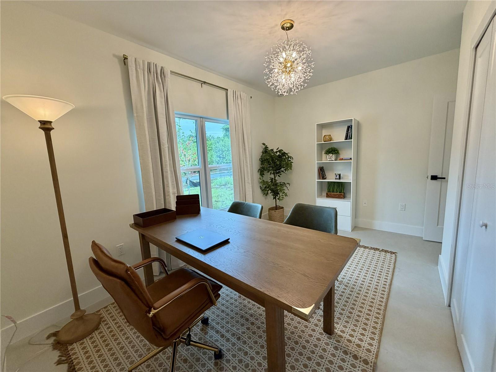 Single Family Residence at 5813 REGENT RD, VENICE, photo 15 of 18
