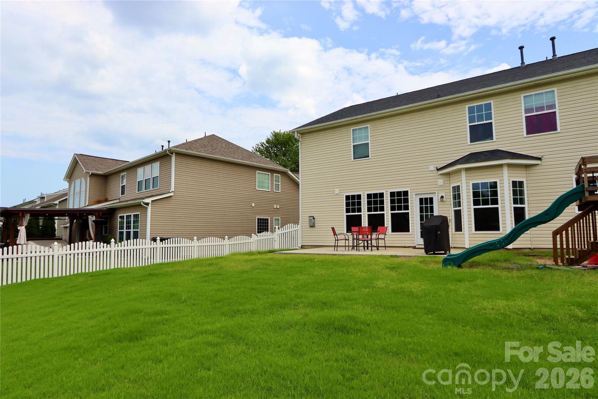 Large backyard - 3586 Larkhaven Avenue SW, Concord