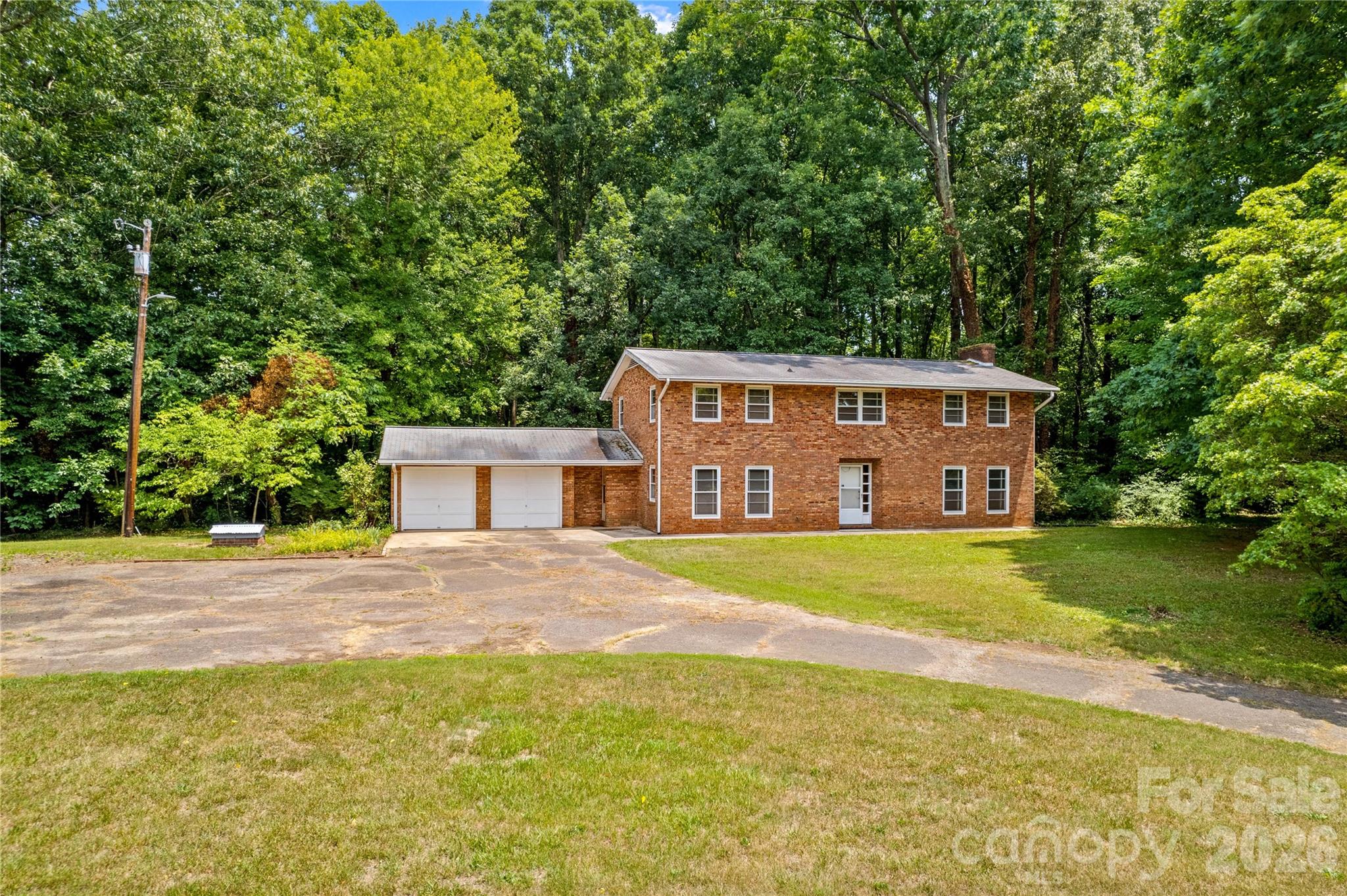 Single Family Residence at 155 Duck Creek Road, Troutman, photo 2 of 32