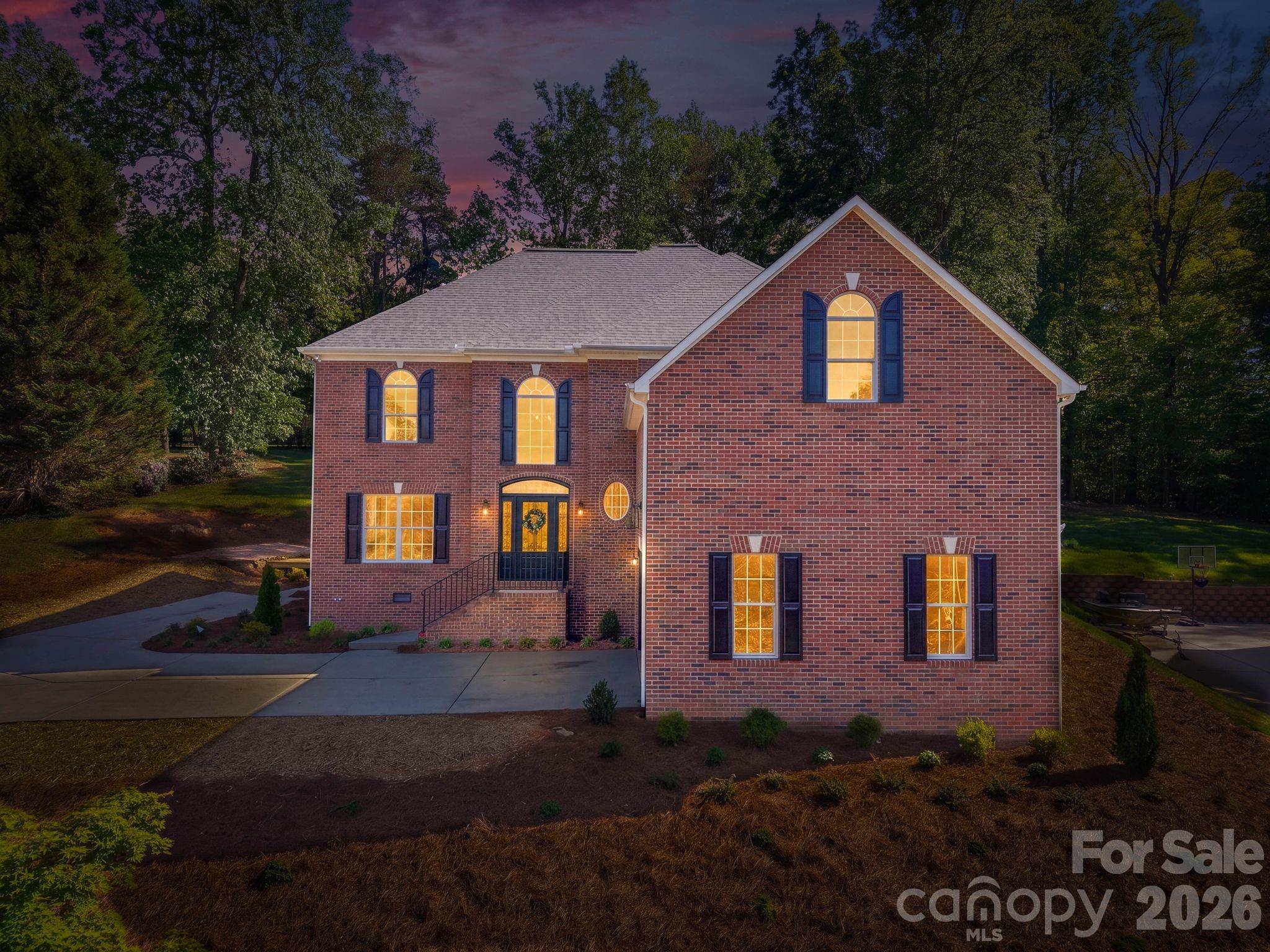 Single Family Residence at 131 Normandy Road, Mooresville, photo 2 of 47